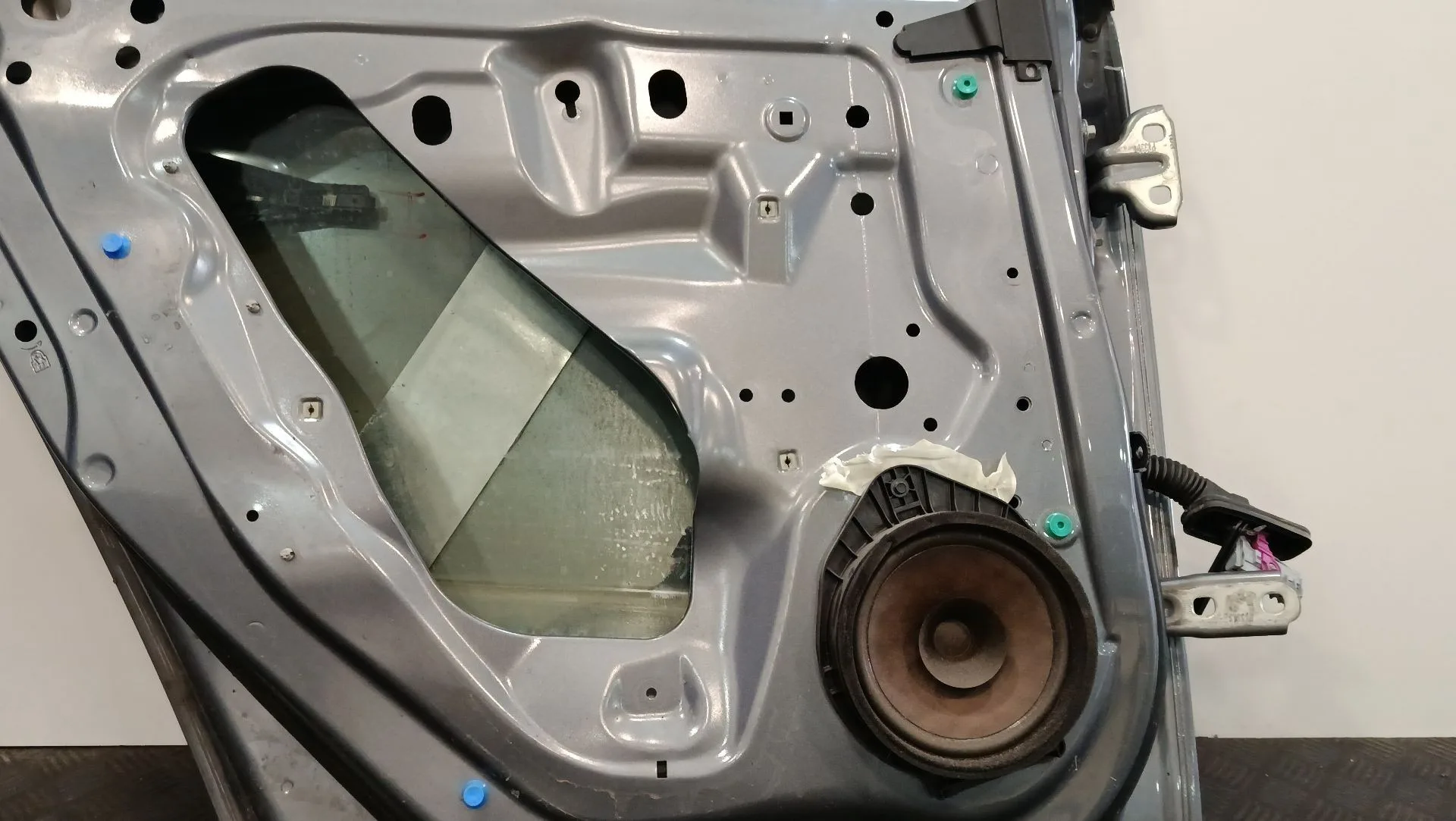 Puerta Trasera Izquierda para Chevrolet Cruze Hatchback (J305)