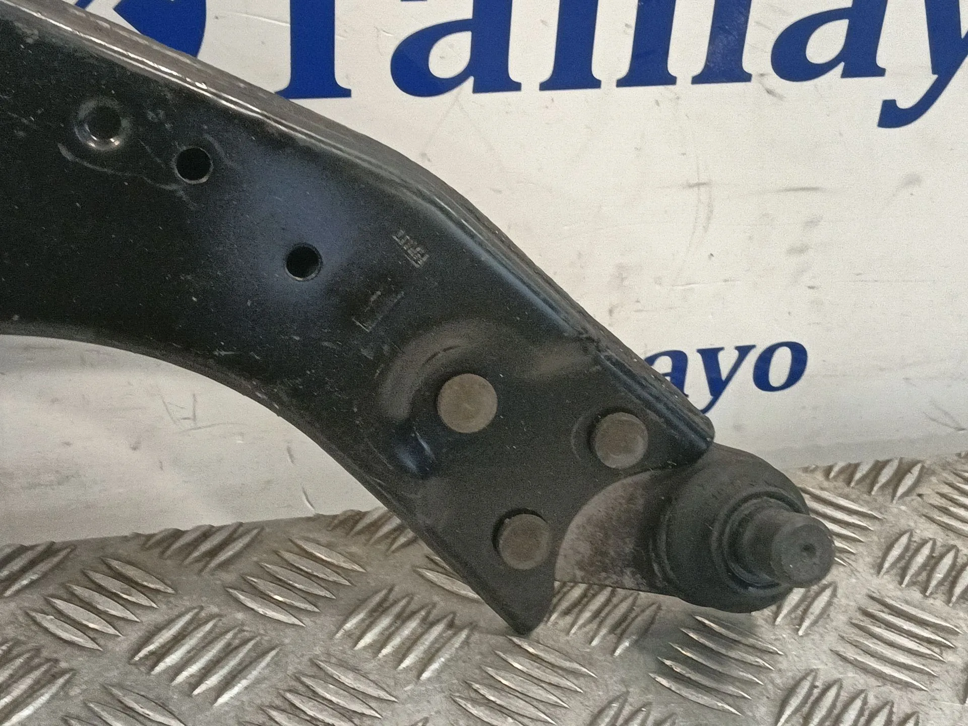 Brazo Suspension Inferior Delantero Derecho para Ford Kuga I