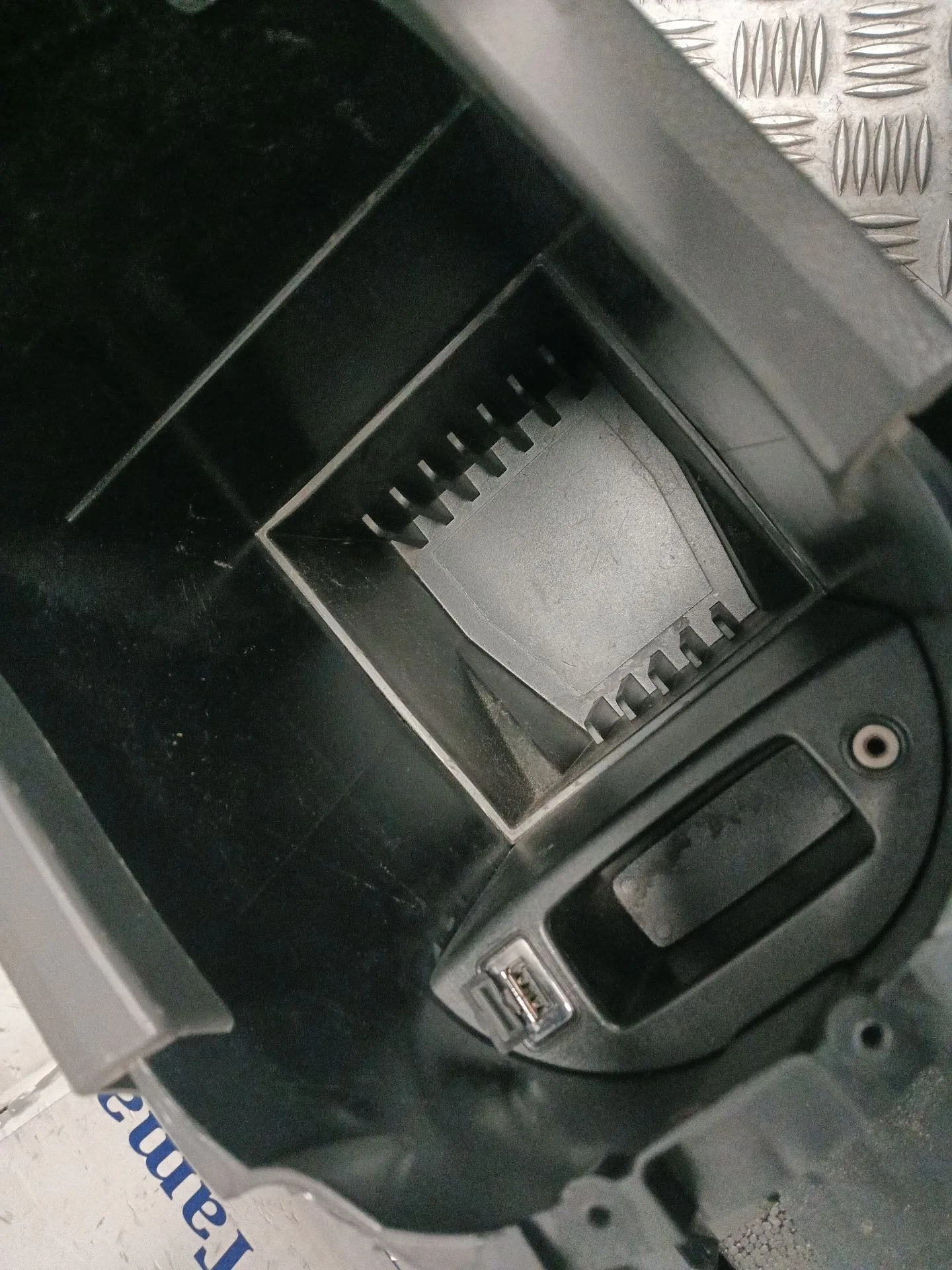 Apoyabrazos Central para Ford Kuga I