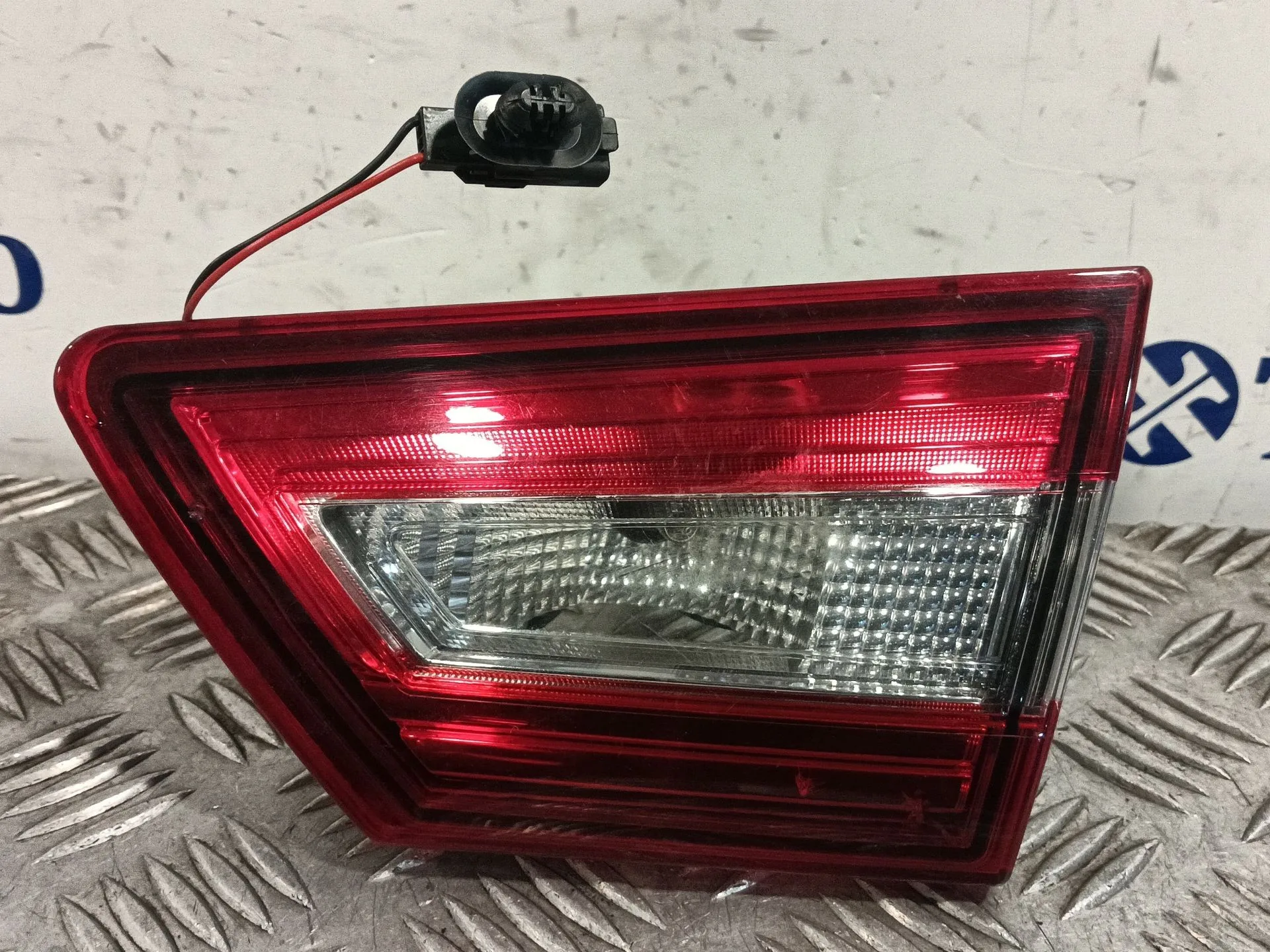 Piloto Trasero Derecho Porton para Renault Clio Iv (Bh_)