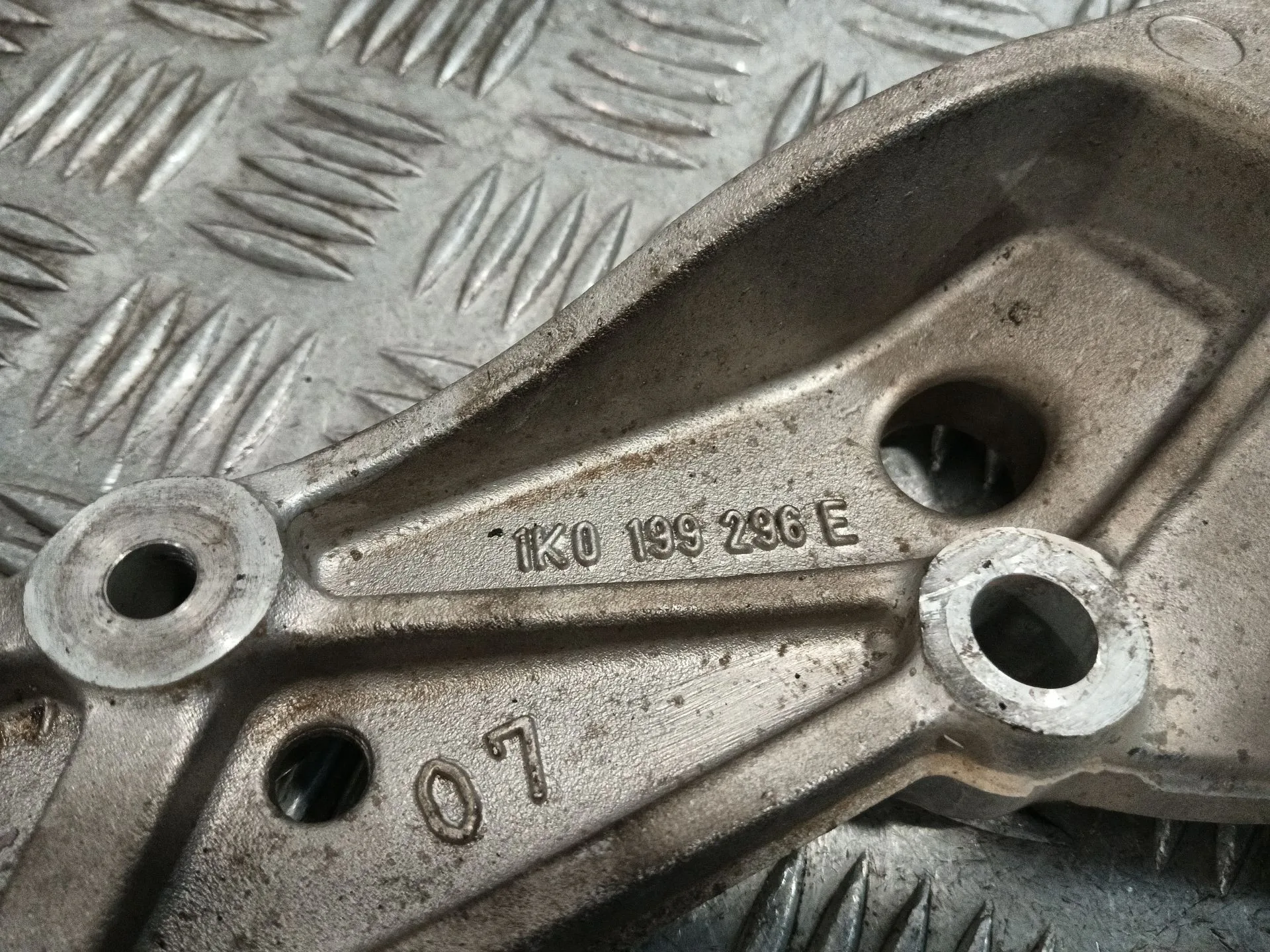 Brazo Suspension Inferior Delantero Derecho para Seat Altea (5P1)