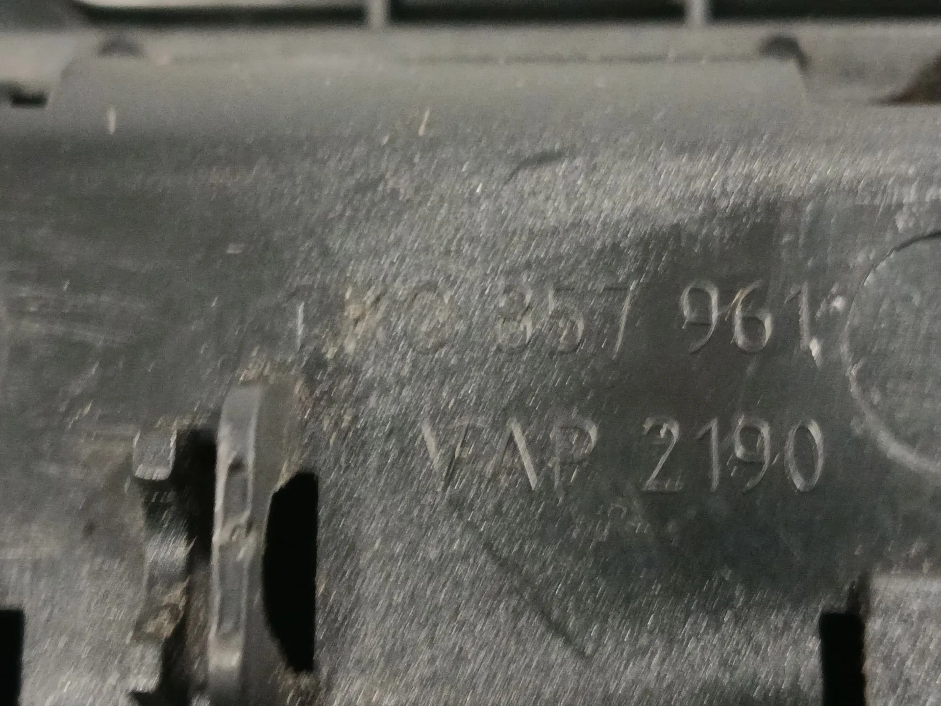Cenicero para Volkswagen Golf V (1K1)
