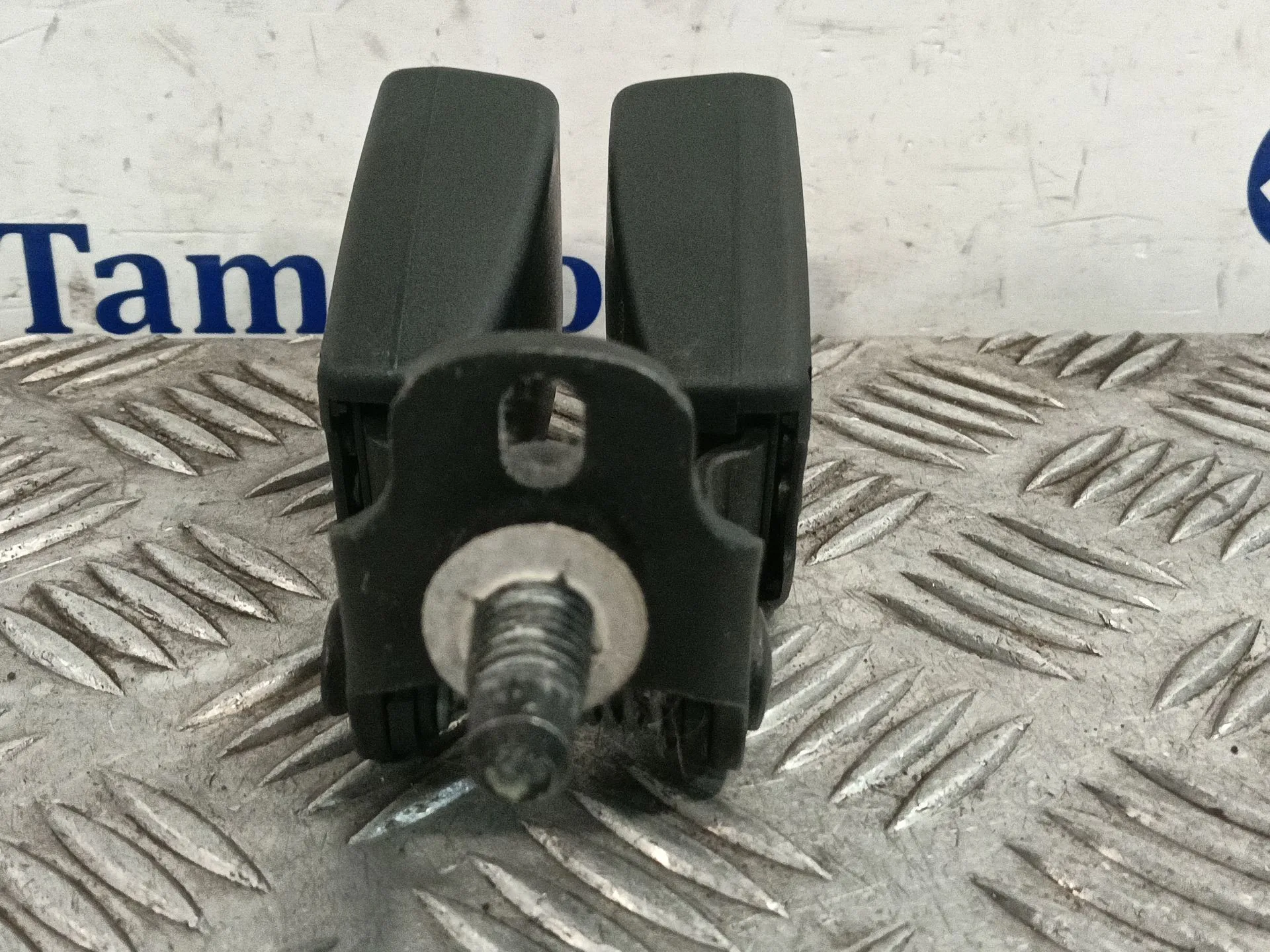Enganche Cinturon Trasero Derecho para Ford Kuga I