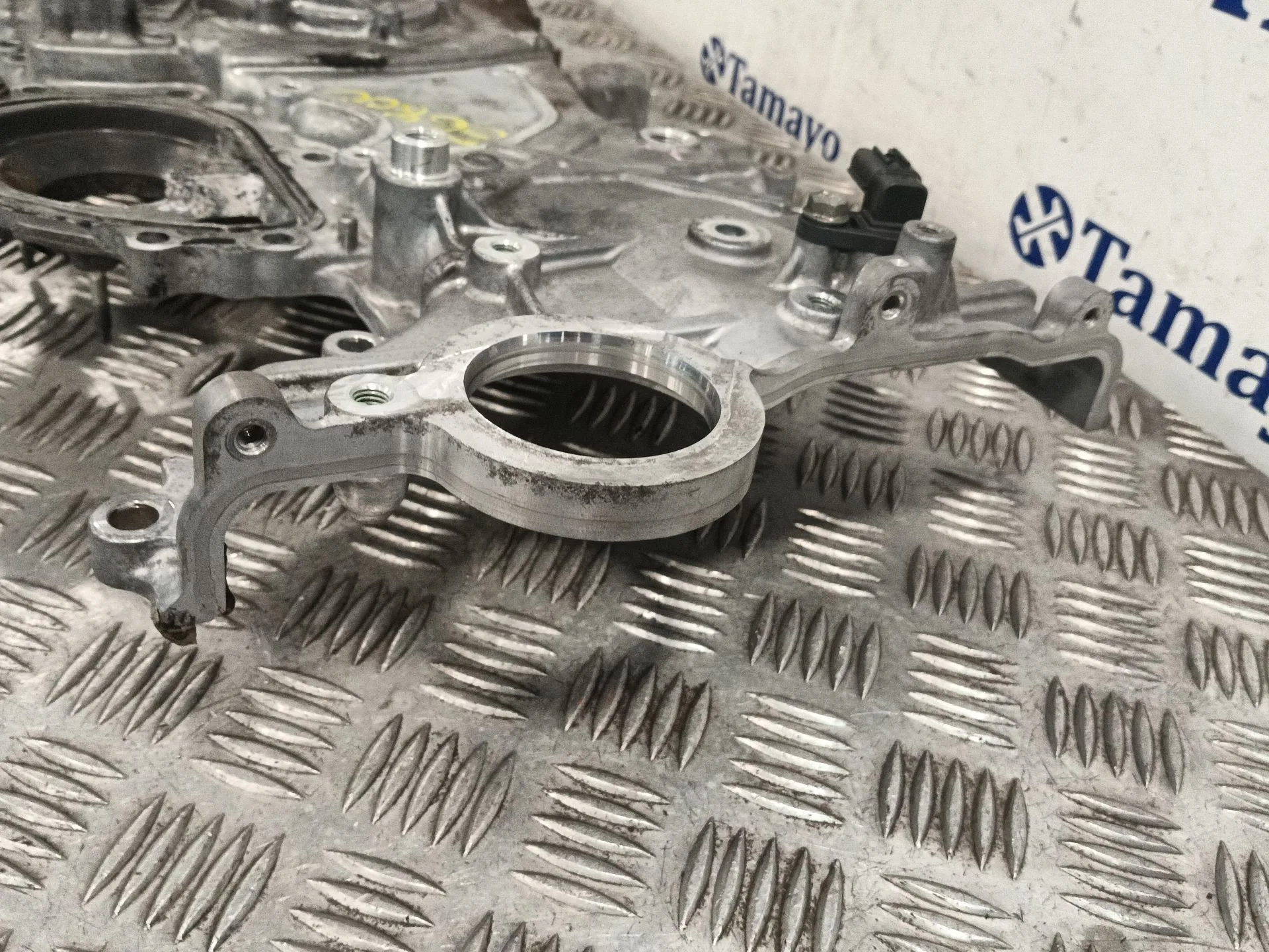Tapa Distribucion para Toyota Avensis (T27)