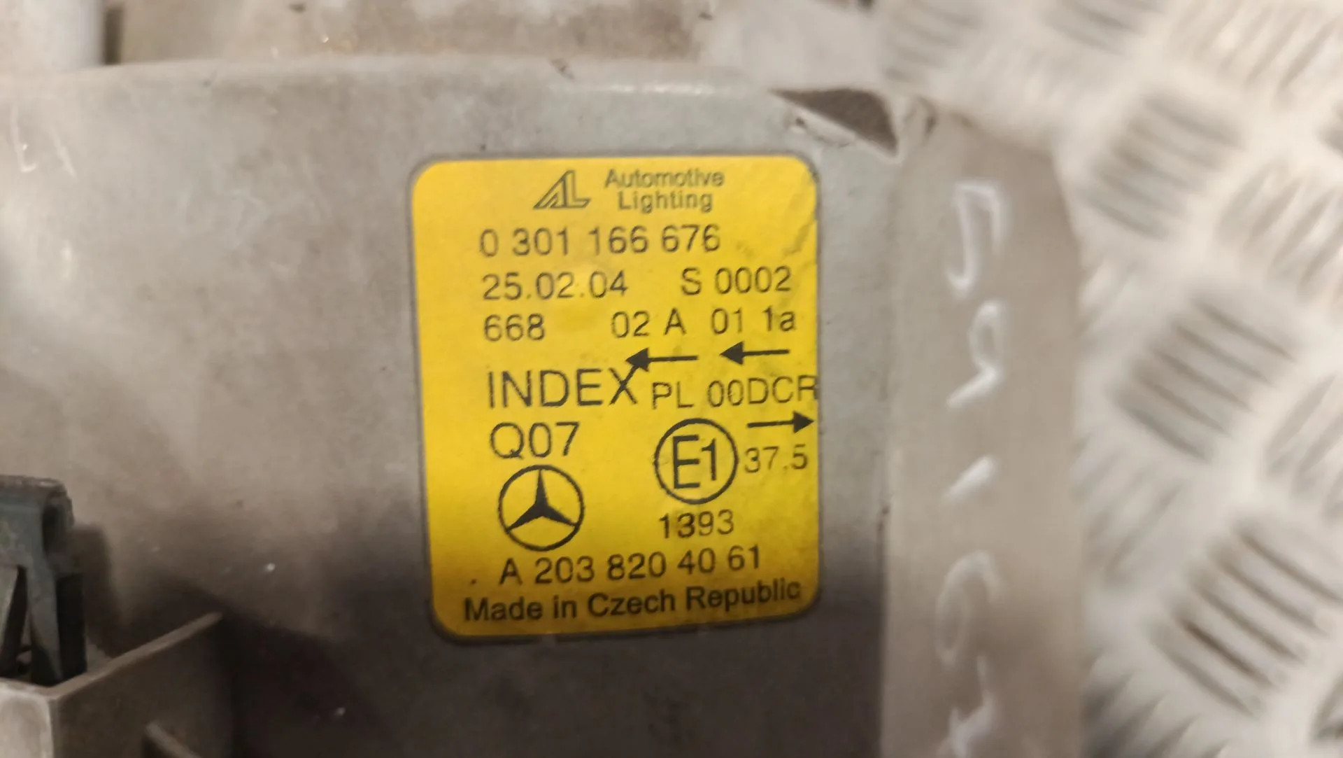 Faro Derecho para Mercedes-Benz Clase C (W203)