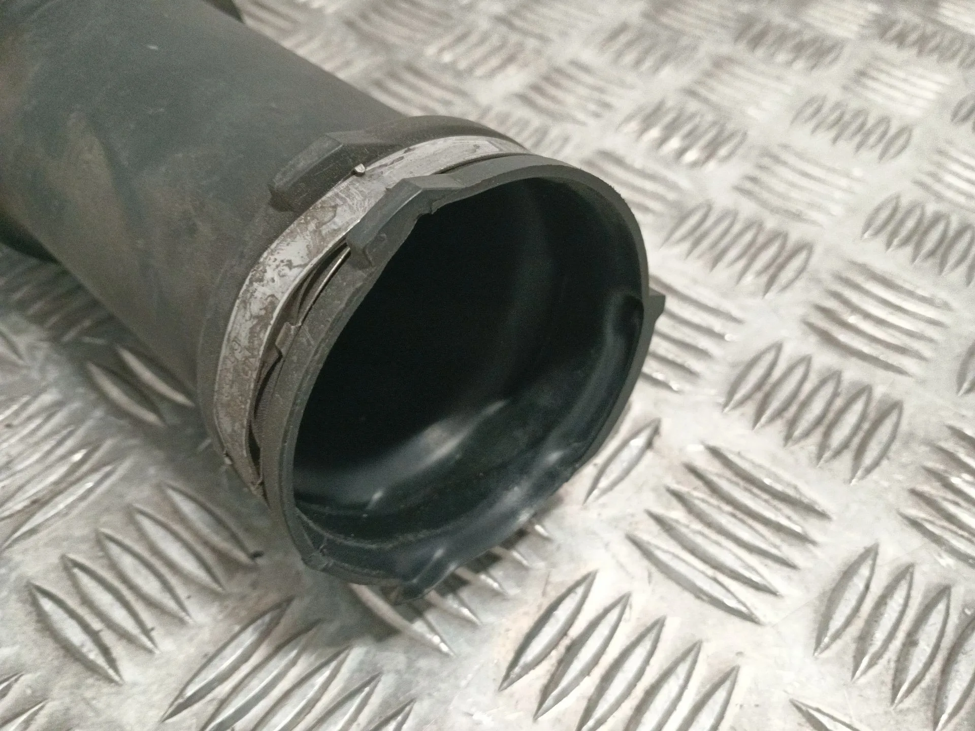 Tubo para Jaguar Xe (X760)