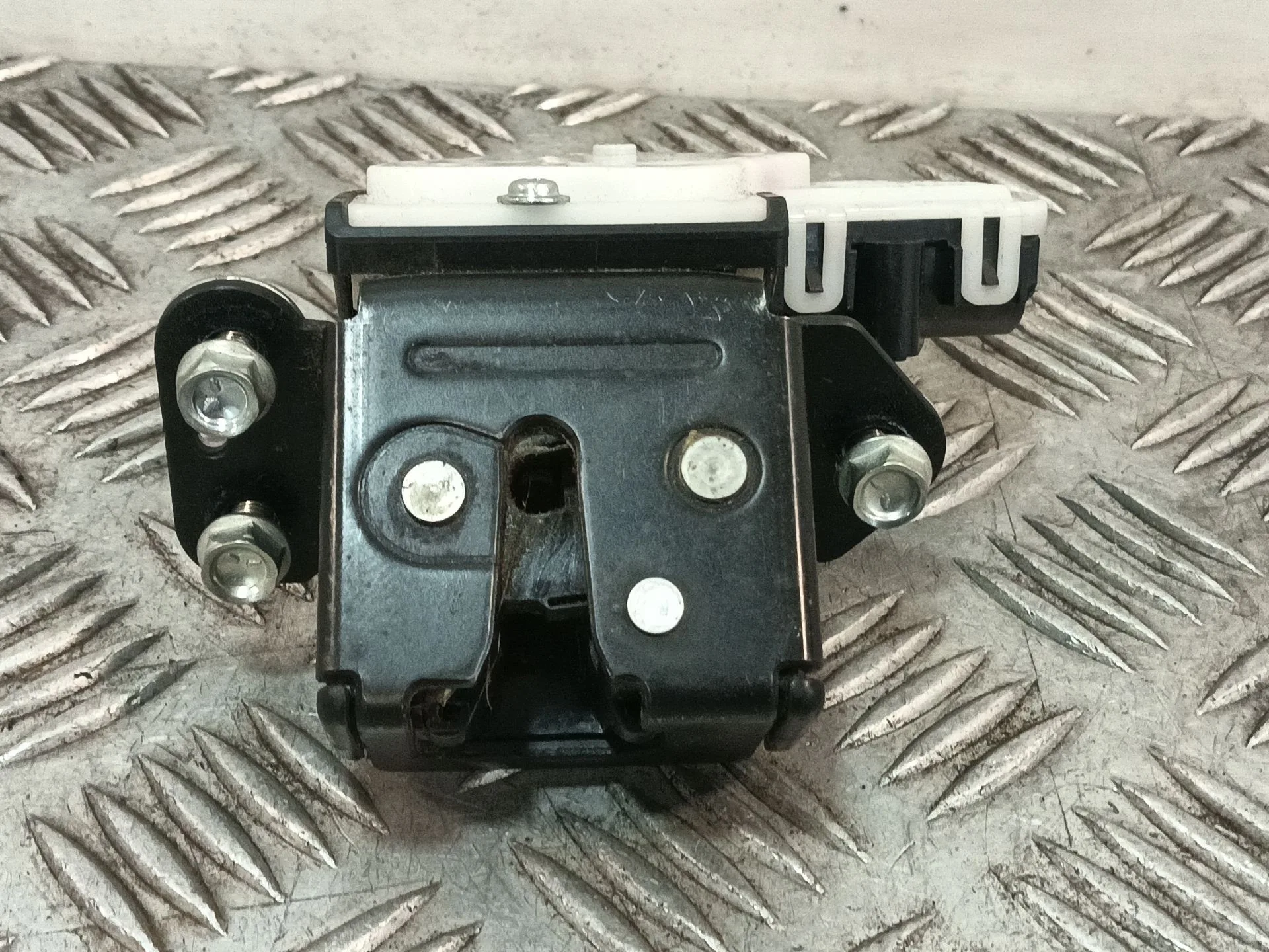 Cerradura Maletero / Porton para Mazda 3 Lim. (Bl)