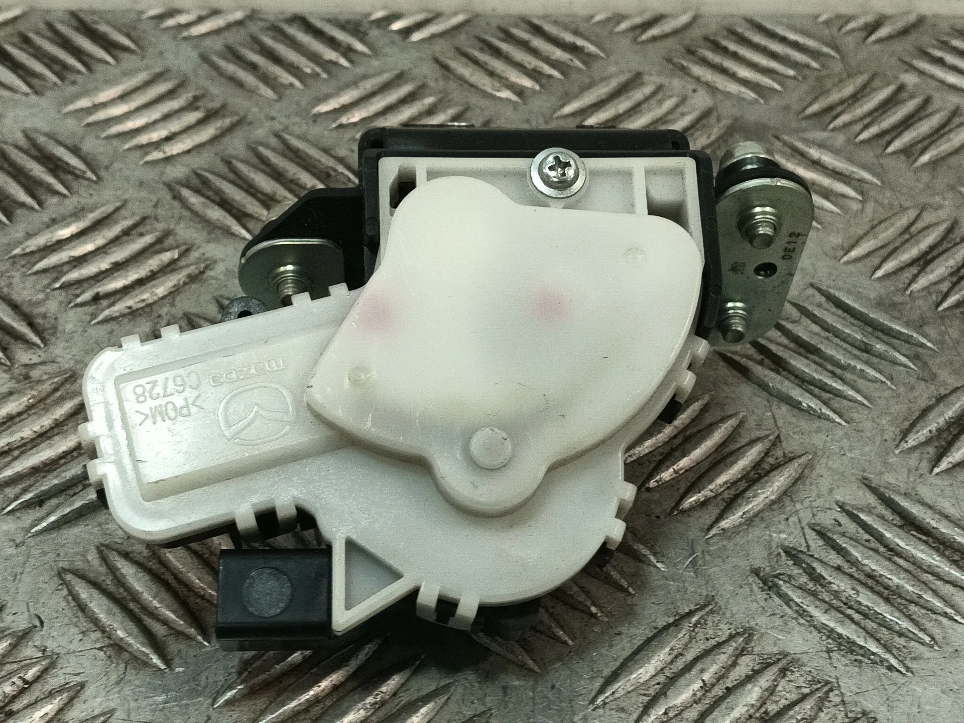 Cerradura Maletero / Porton para Mazda 3 Lim. (Bl)