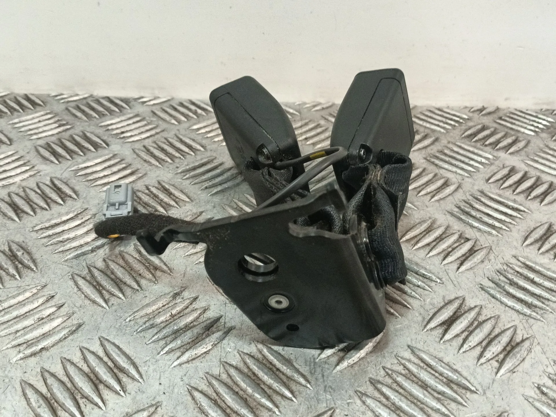 Enganche Cinturon Trasero Izquierdo para Renault Megane Iv Hatchback (B9A/M/N_)