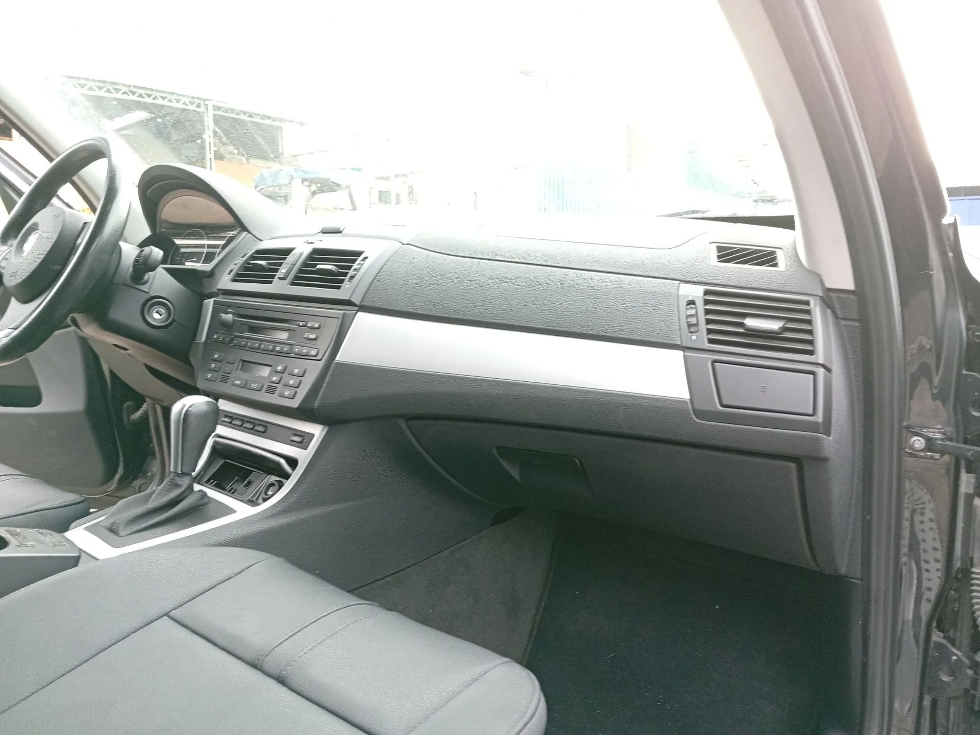 Guantera para Bmw X3 (E83)