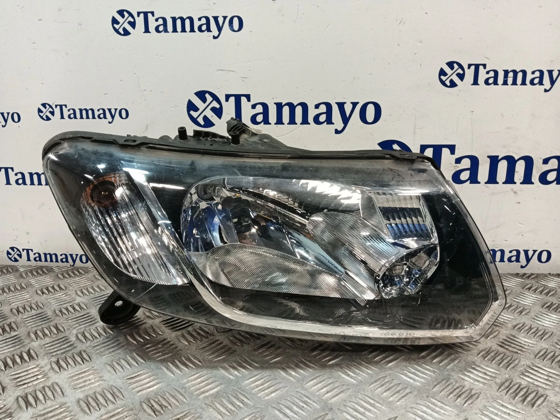 Faro Derecho para Dacia Logan Ii