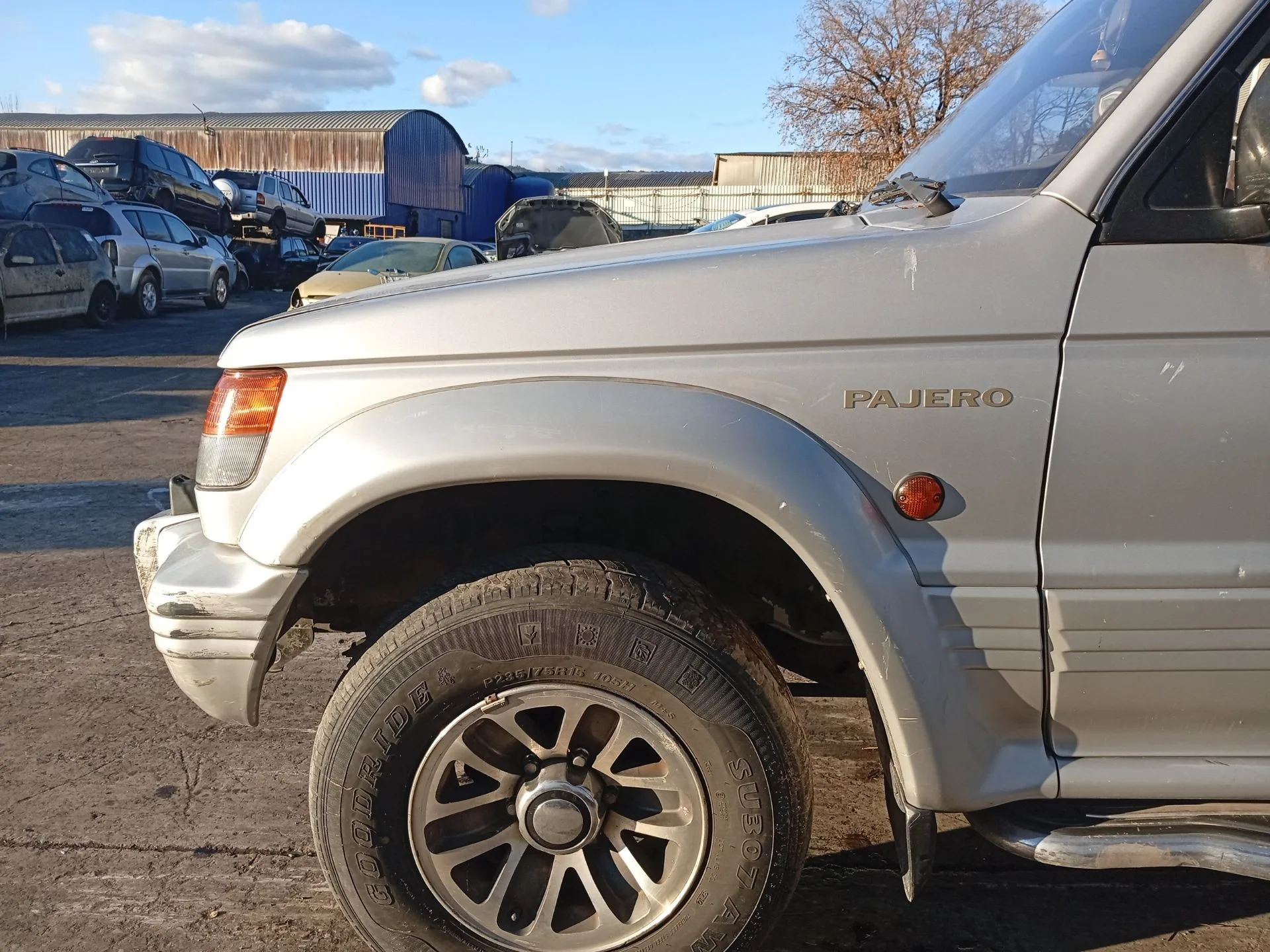 Aleta Delantera Izquierda para Mitsubishi Montero Canvas Top (V2_C, V4_C)