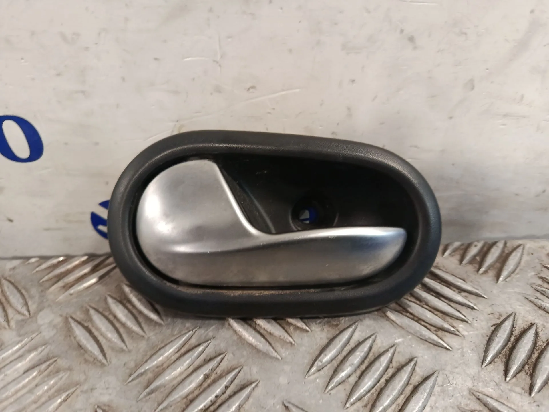 Maneta Interior Delantera Izquierda para Dacia Sandero