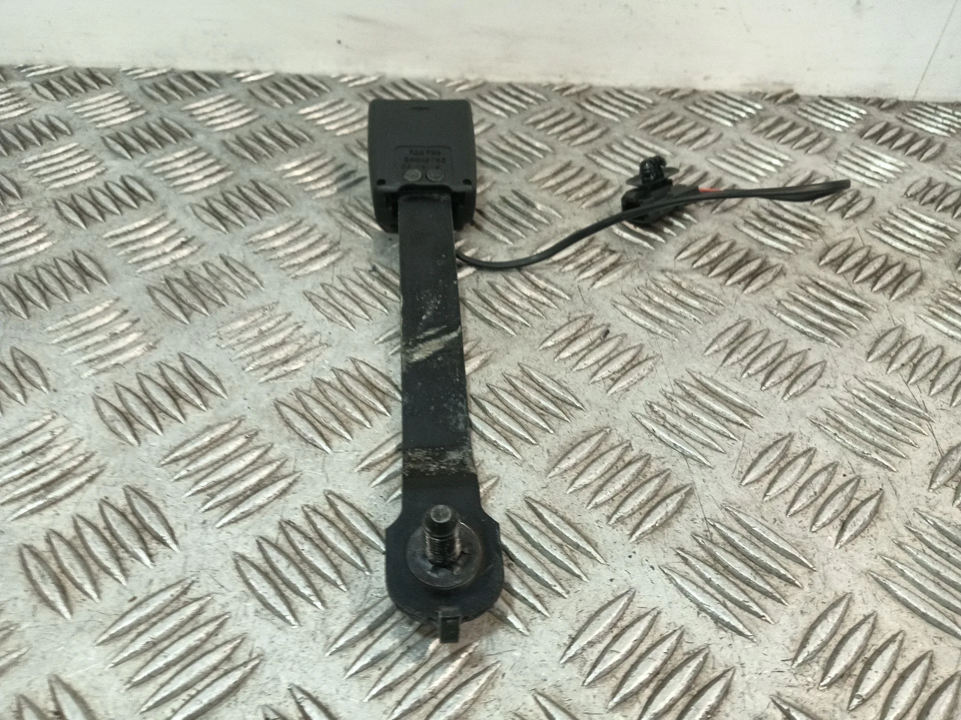 Enganche Cinturon Delantero Izquierdo para Renault Clio Iii (Br0/1, Cr0/1)