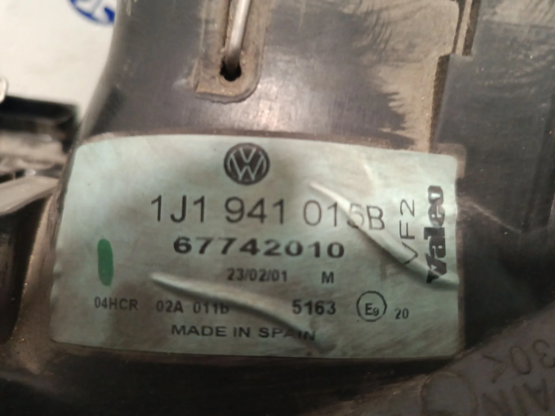 Faro Izquierdo para Volkswagen Golf Iv (1J1)
