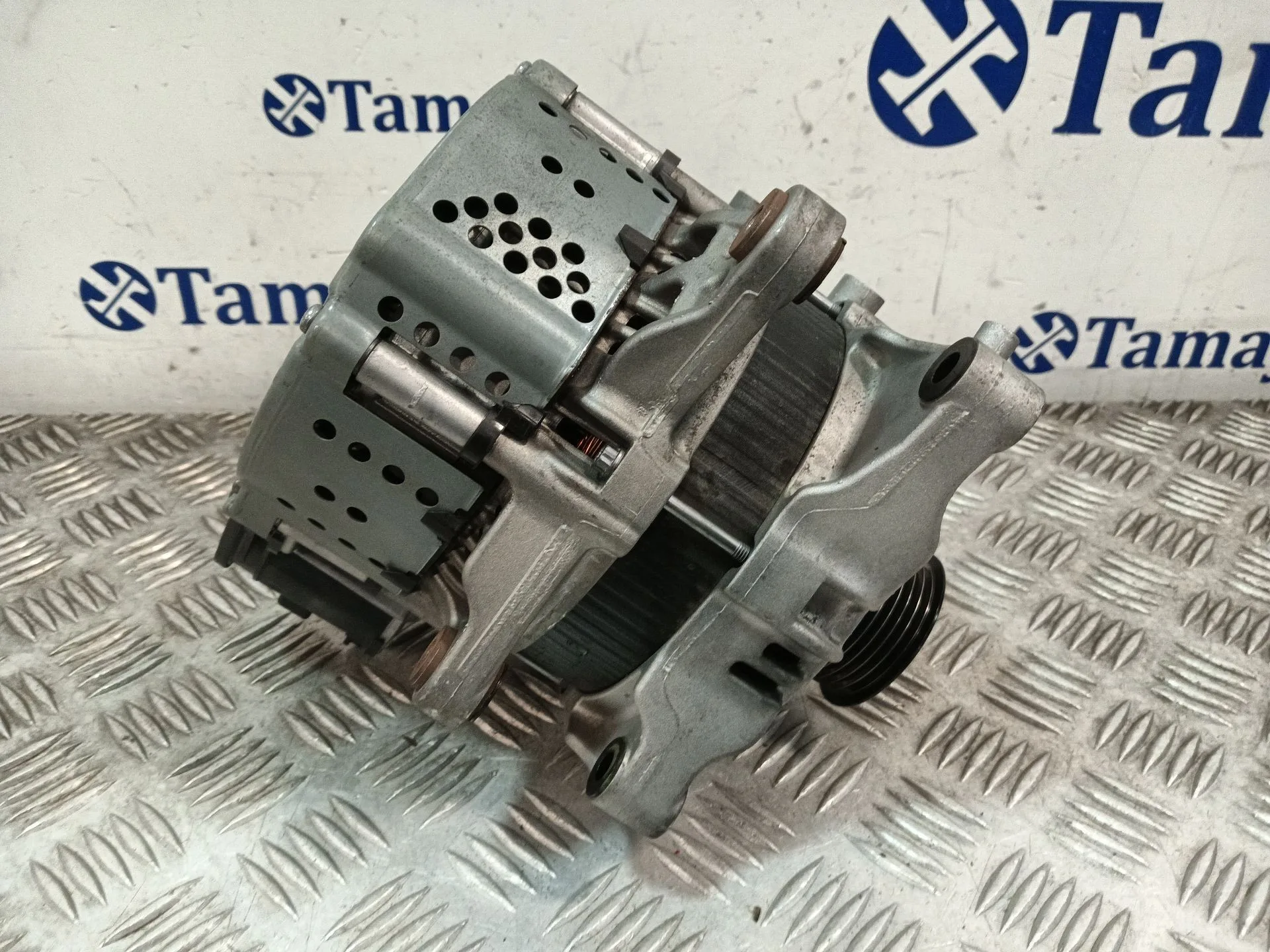 Alternador para Ford Puma (J2K, Cf7)