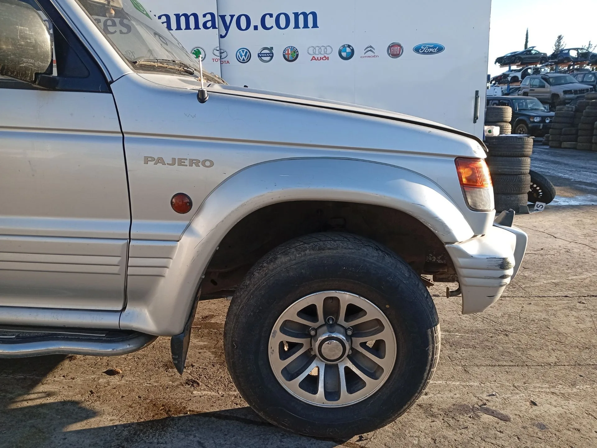 Aleta Delantera Derecha para Mitsubishi Montero Canvas Top (V2_C, V4_C)