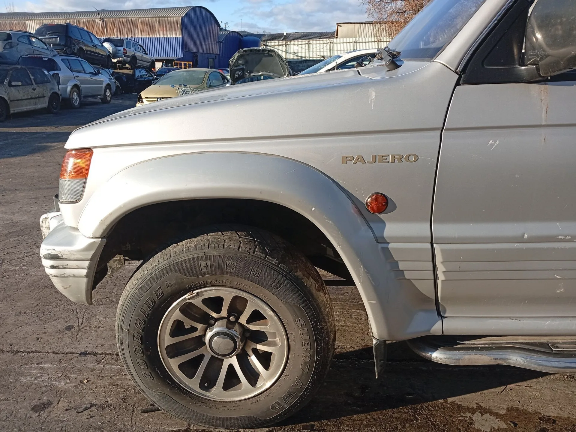 Aletin Delantero Izquierdo para Mitsubishi Montero Canvas Top (V2_C, V4_C)