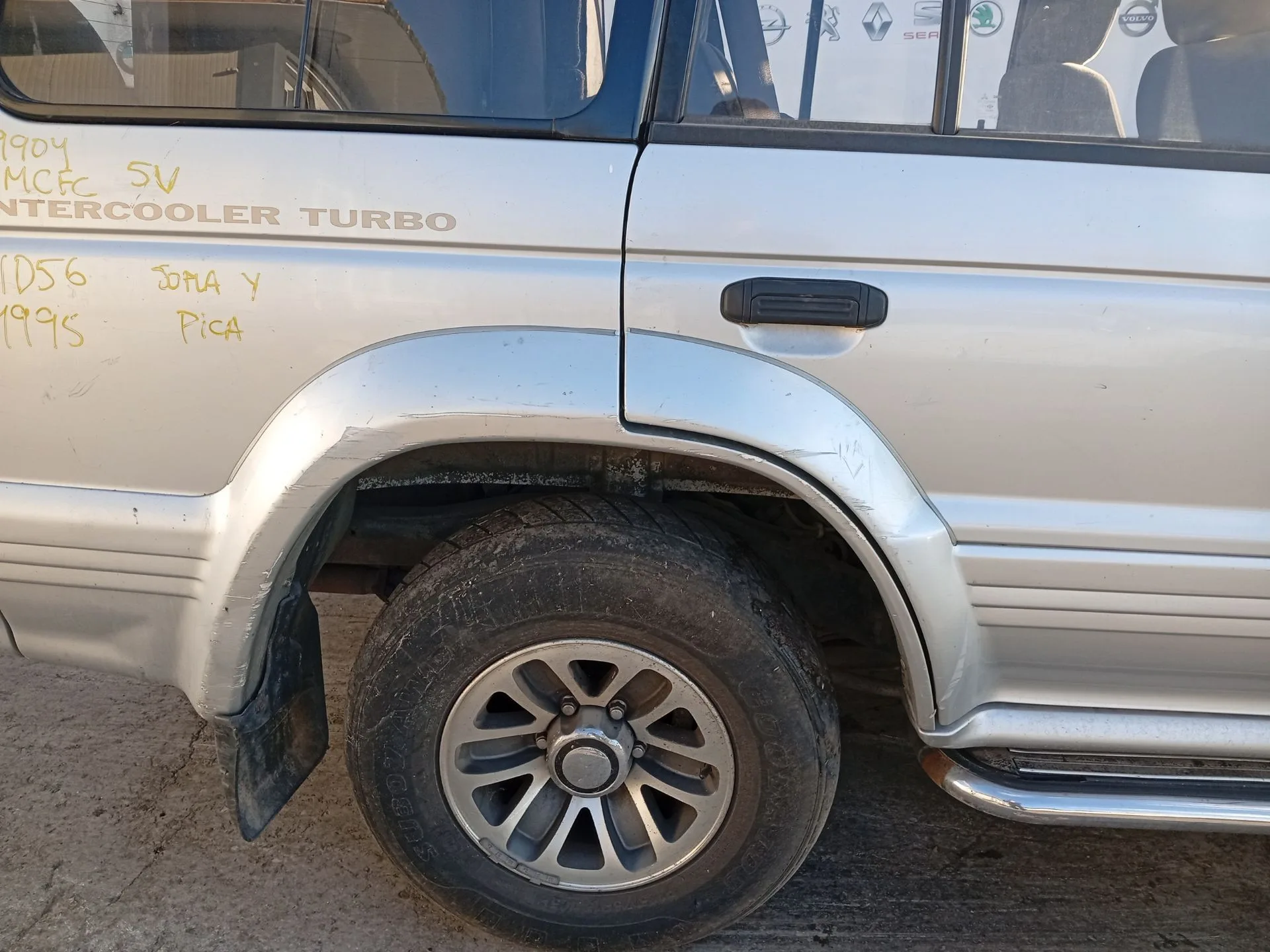 Aletin Trasero Derecho para Mitsubishi Montero Canvas Top (V2_C, V4_C)