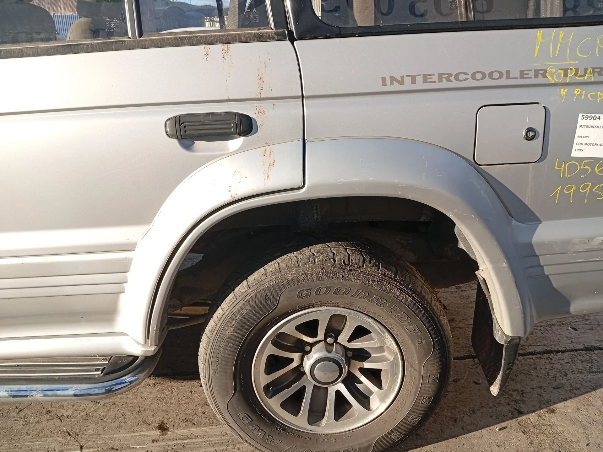 Aletin Trasero Izquierdo para Mitsubishi Montero Canvas Top (V2_C, V4_C)