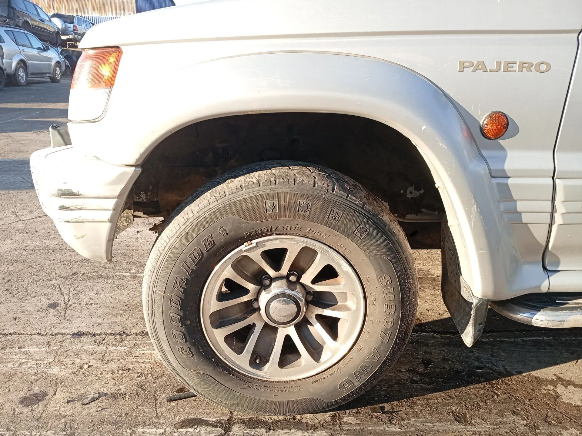 Amortiguador Delantero Izquierdo para Mitsubishi Montero Canvas Top (V2_C, V4_C)