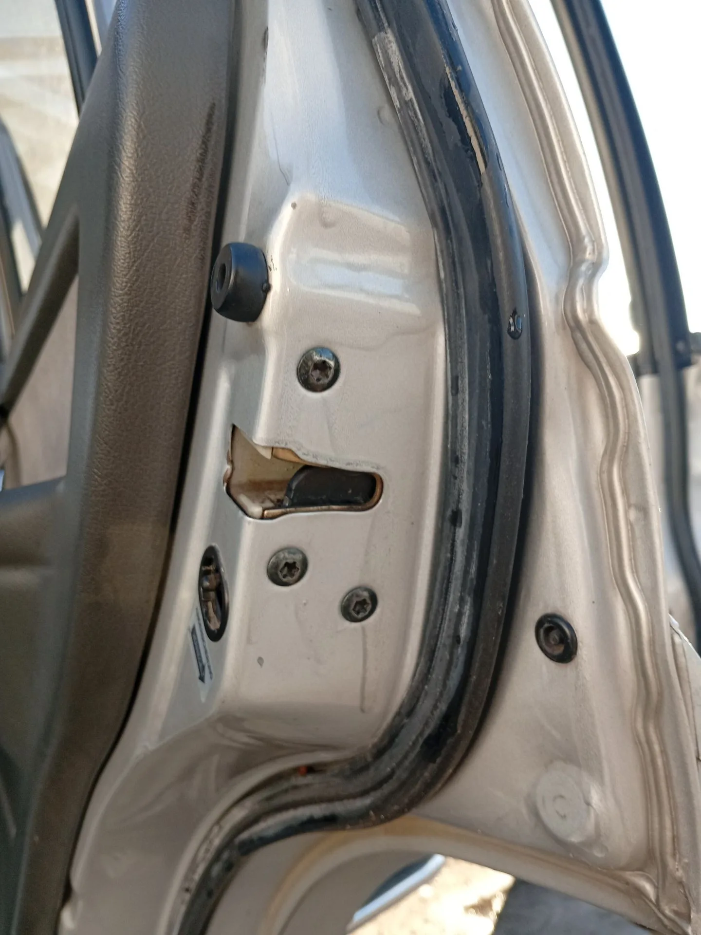 Cerradura Puerta Trasera Derecha para Mitsubishi Montero Canvas Top (V2_C, V4_C)