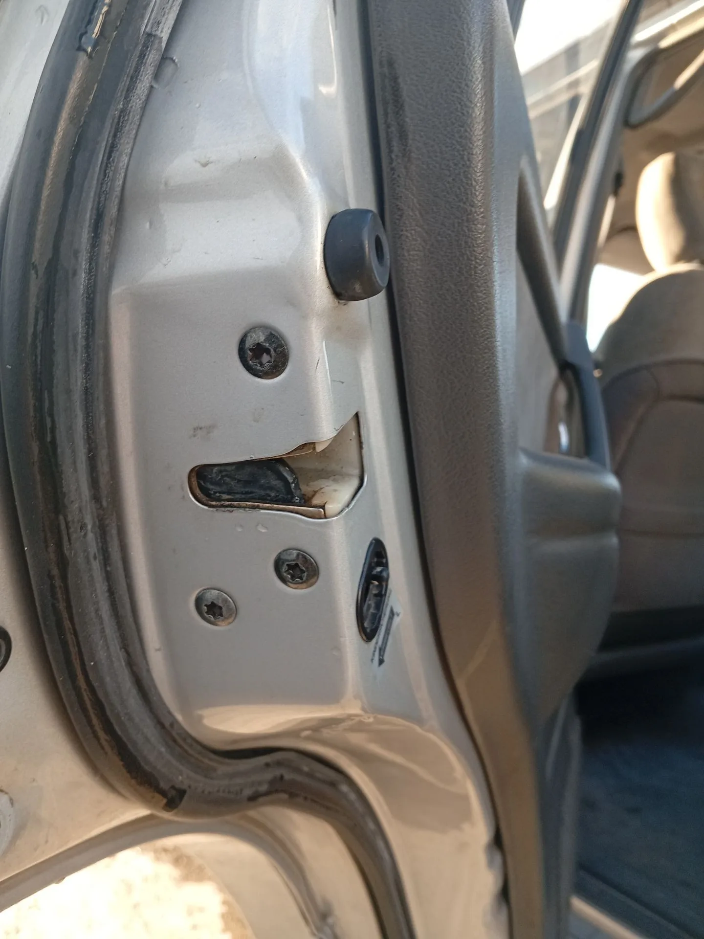 Cerradura Puerta Trasera Izquierda para Mitsubishi Montero Canvas Top (V2_C, V4_C)