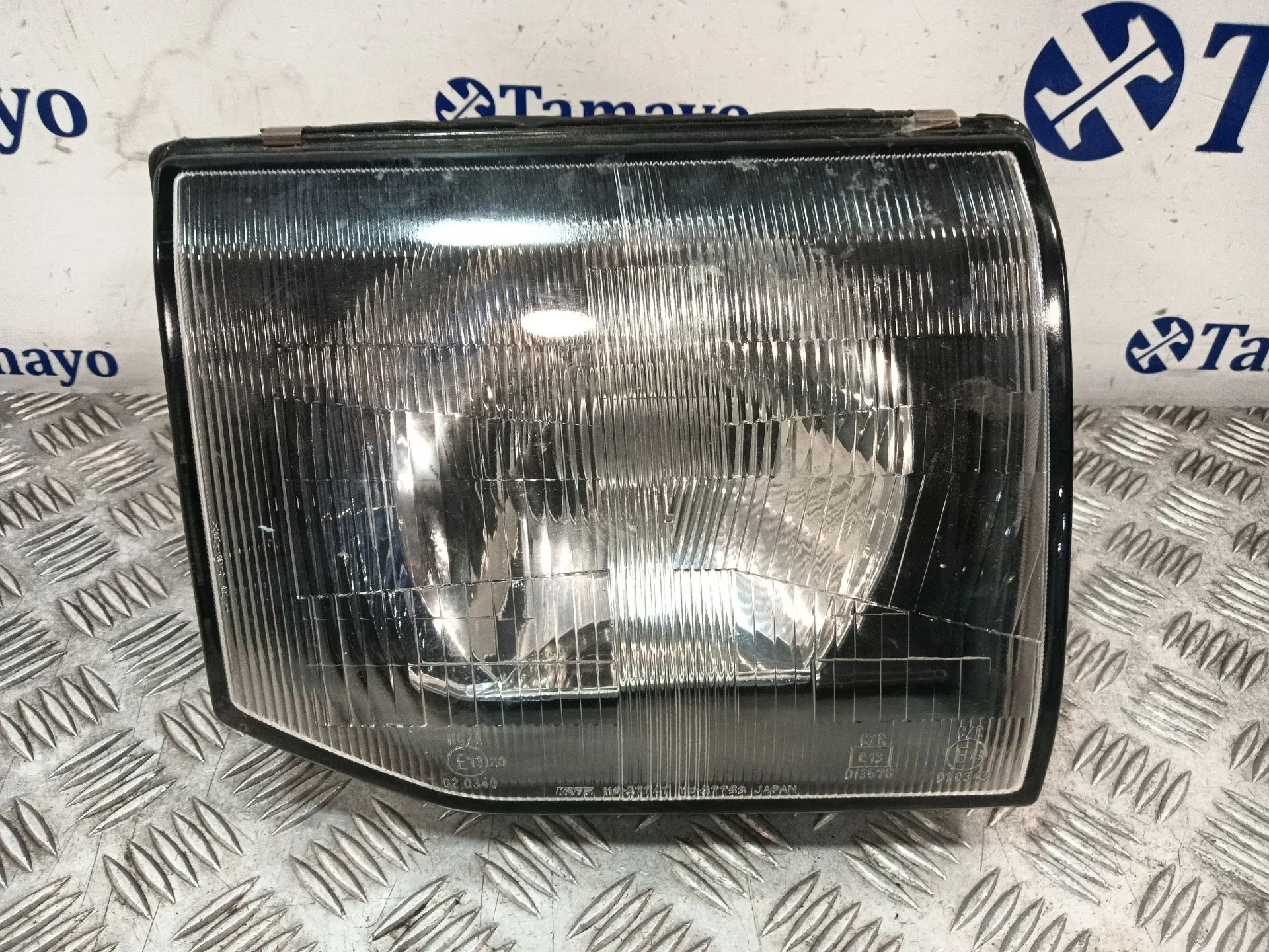 Faro Derecho para Mitsubishi Montero Canvas Top (V2_C, V4_C)