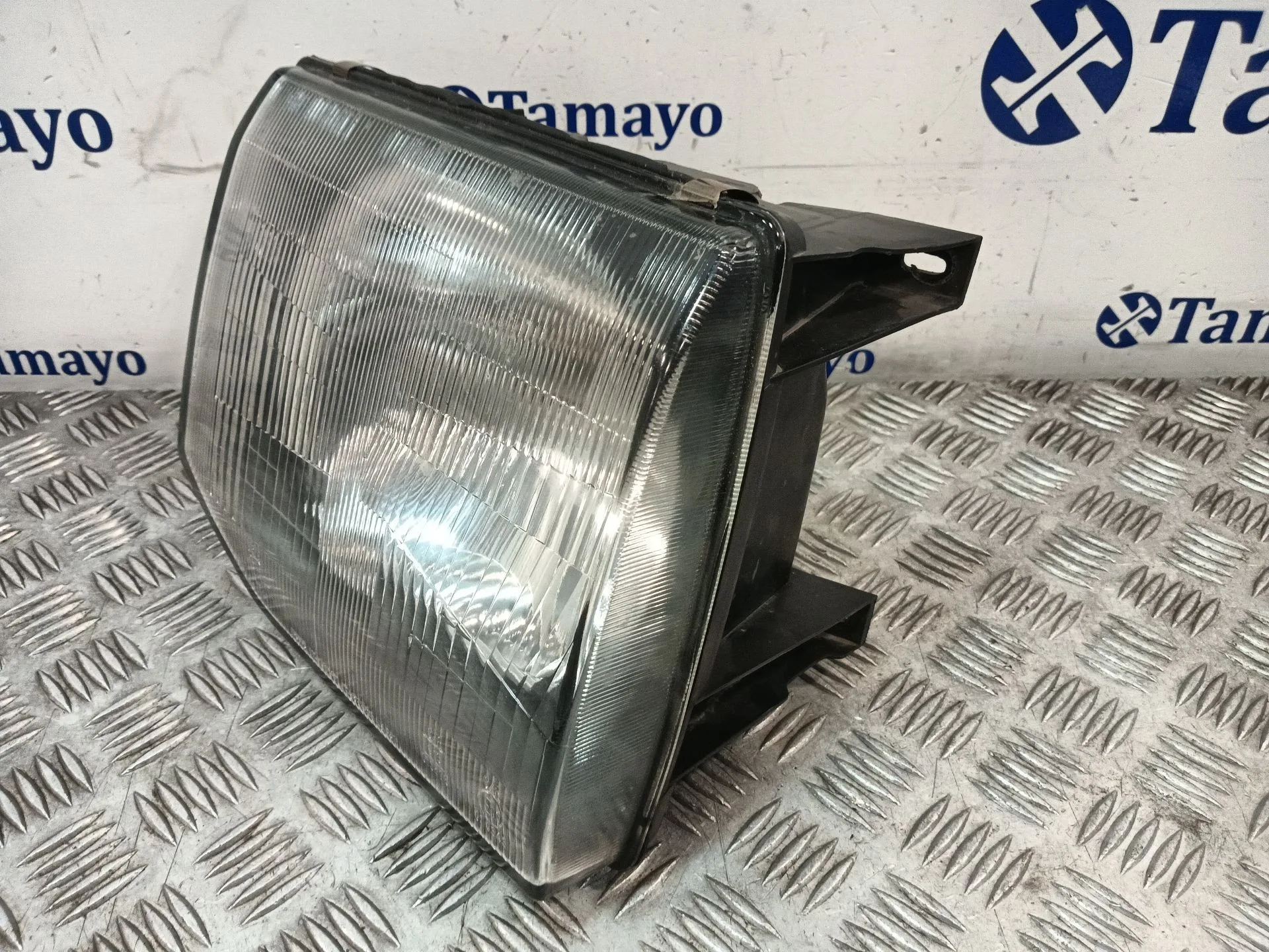 Faro Derecho para Mitsubishi Montero Canvas Top (V2_C, V4_C)