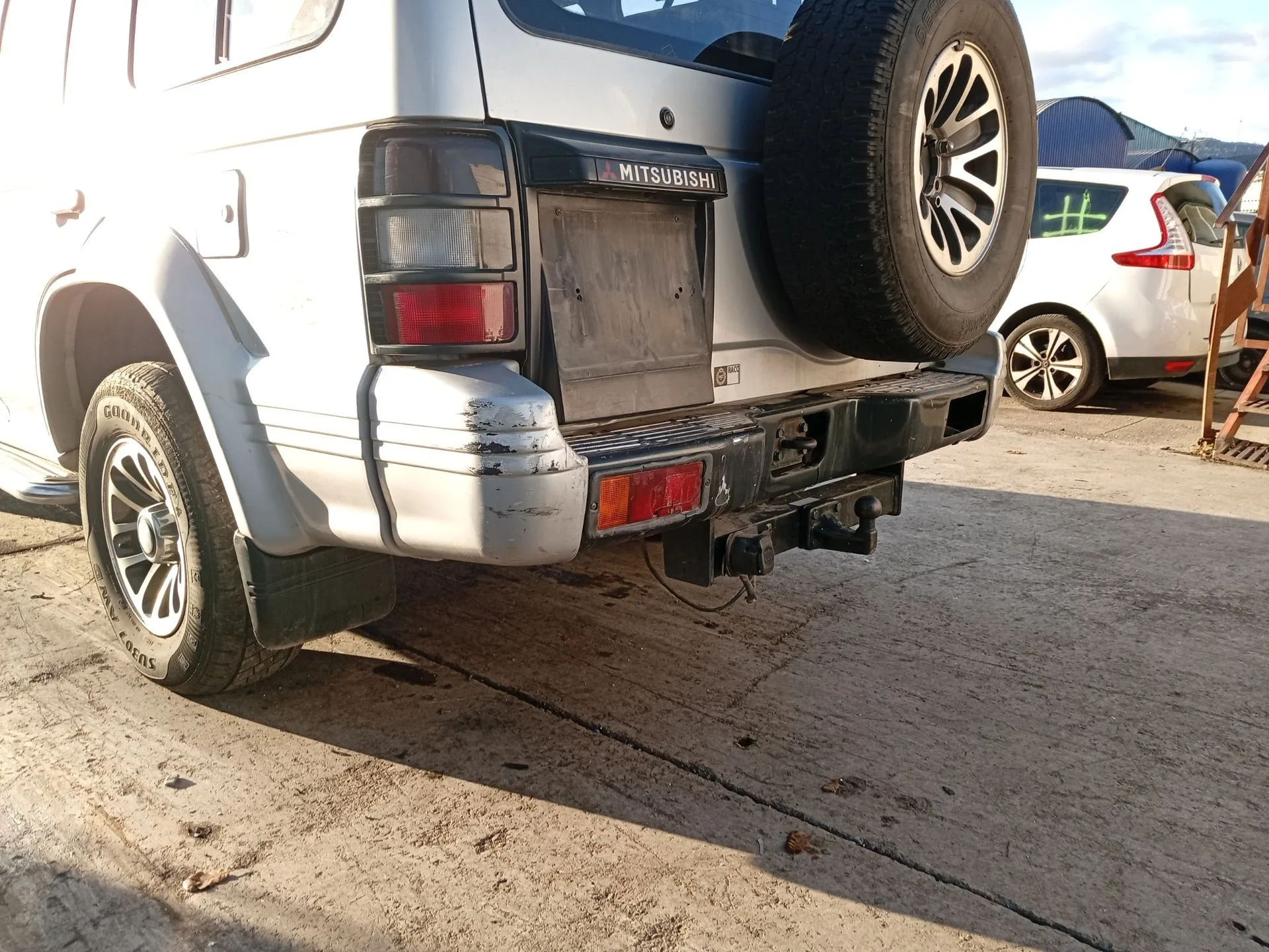 Paragolpes Trasero para Mitsubishi Montero Canvas Top (V2_C, V4_C)