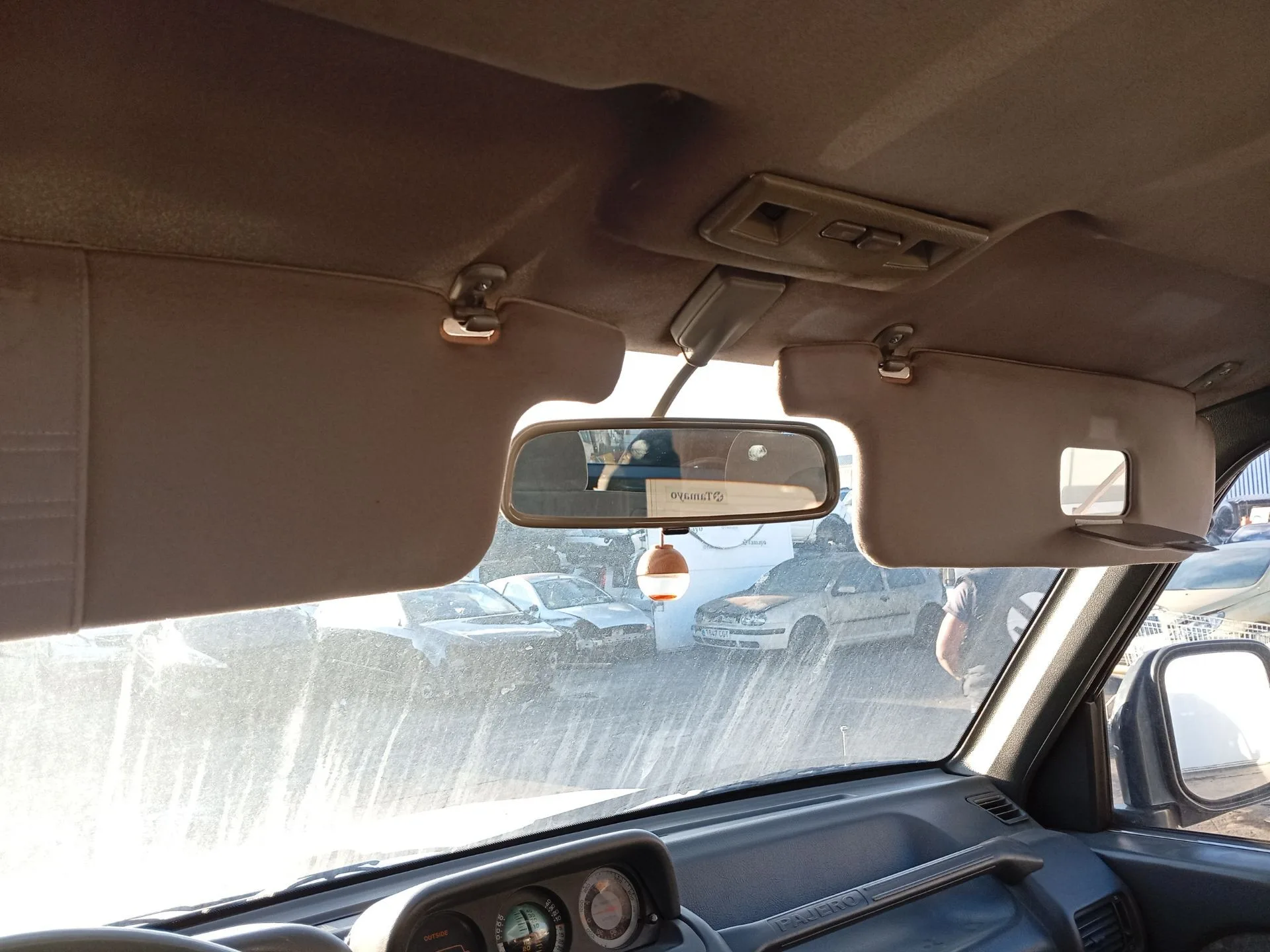 Parasol Derecho para Mitsubishi Montero Canvas Top (V2_C, V4_C)