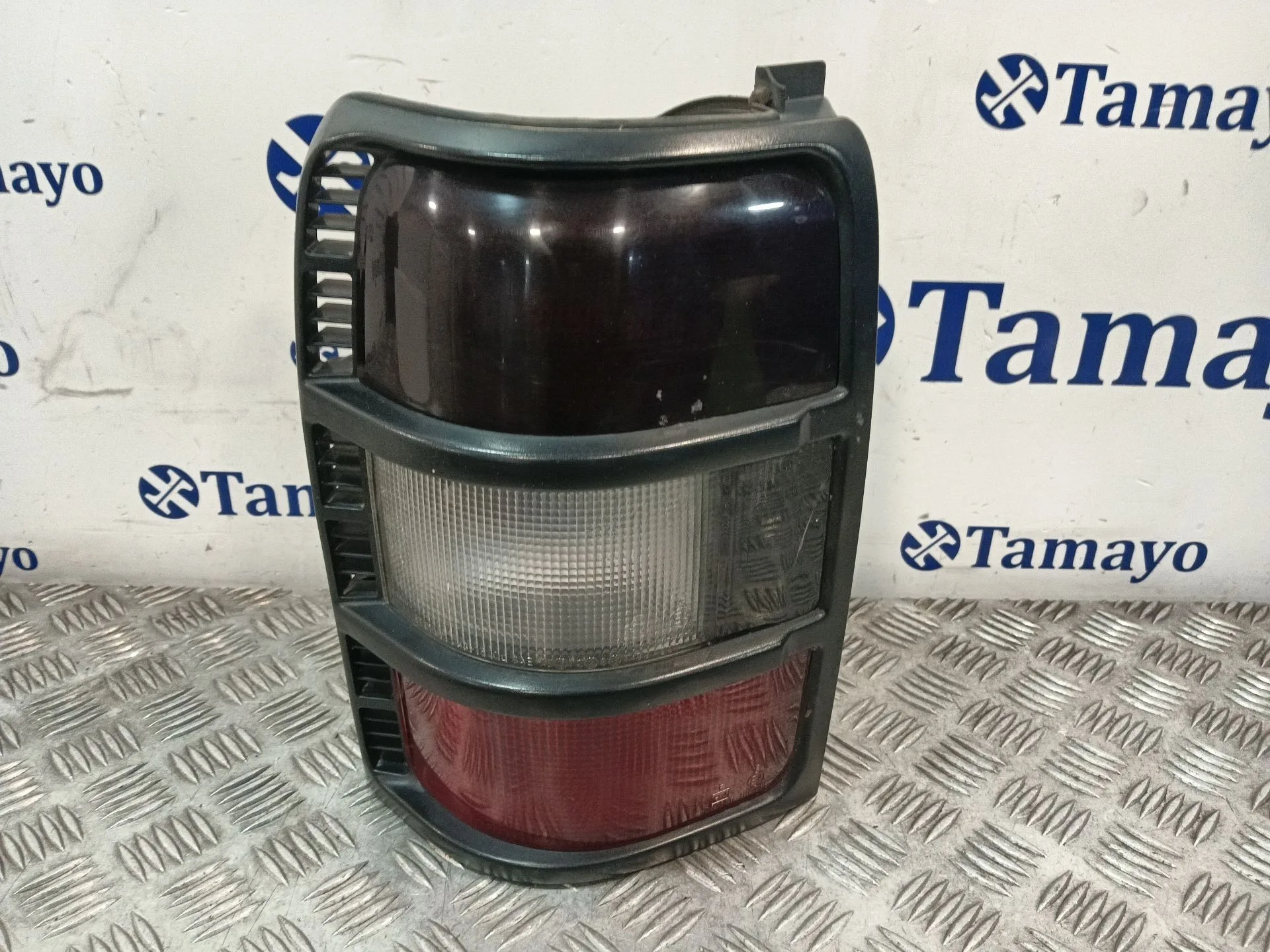 Piloto Trasero Izquierdo para Mitsubishi Montero Canvas Top (V2_C, V4_C)