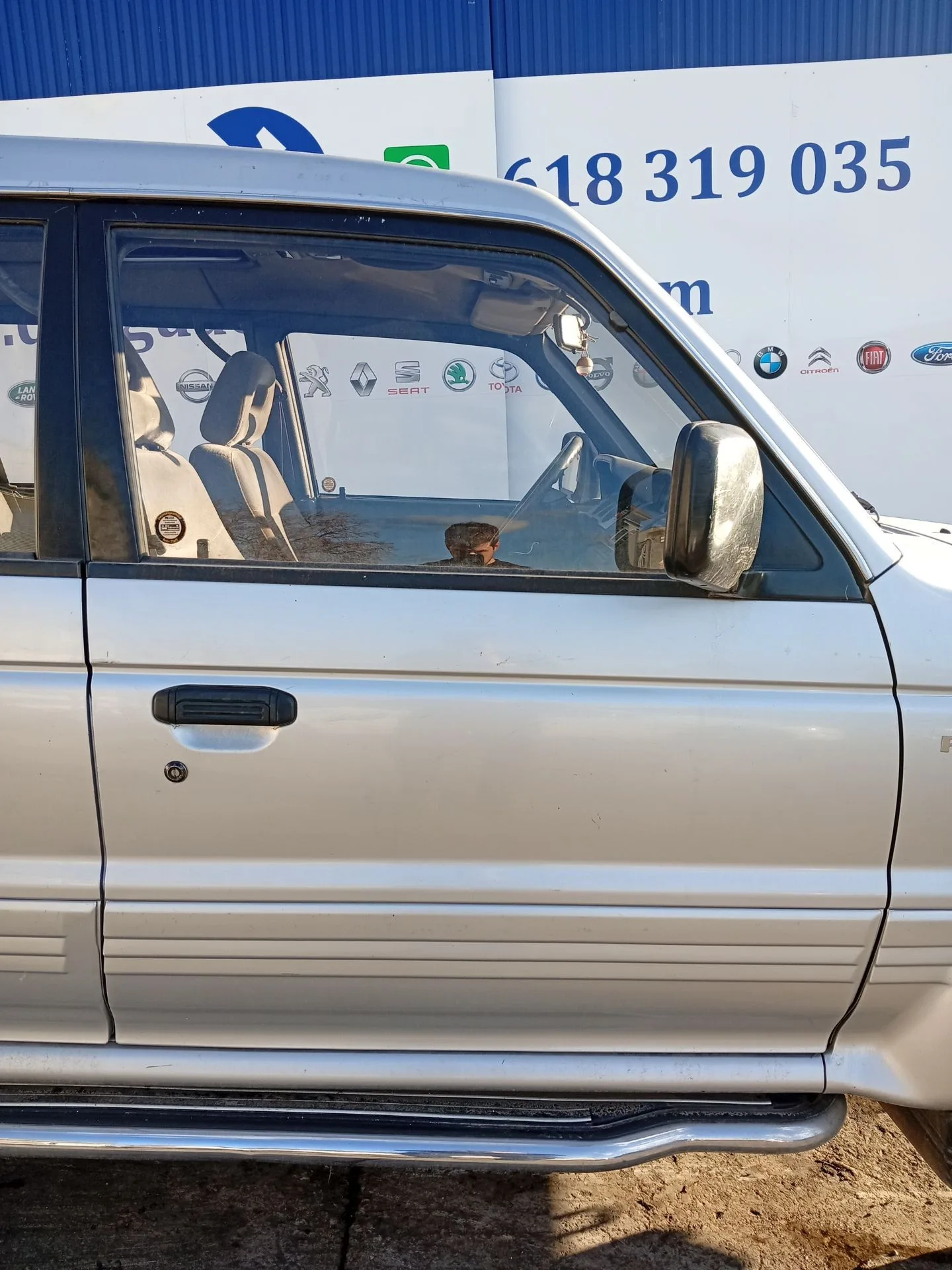 Puerta Delantera Derecha para Mitsubishi Montero Canvas Top (V2_C, V4_C)