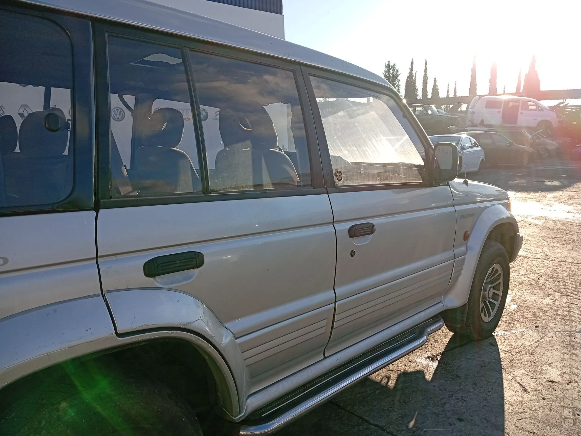 Puerta Trasera Derecha para Mitsubishi Montero Canvas Top (V2_C, V4_C)