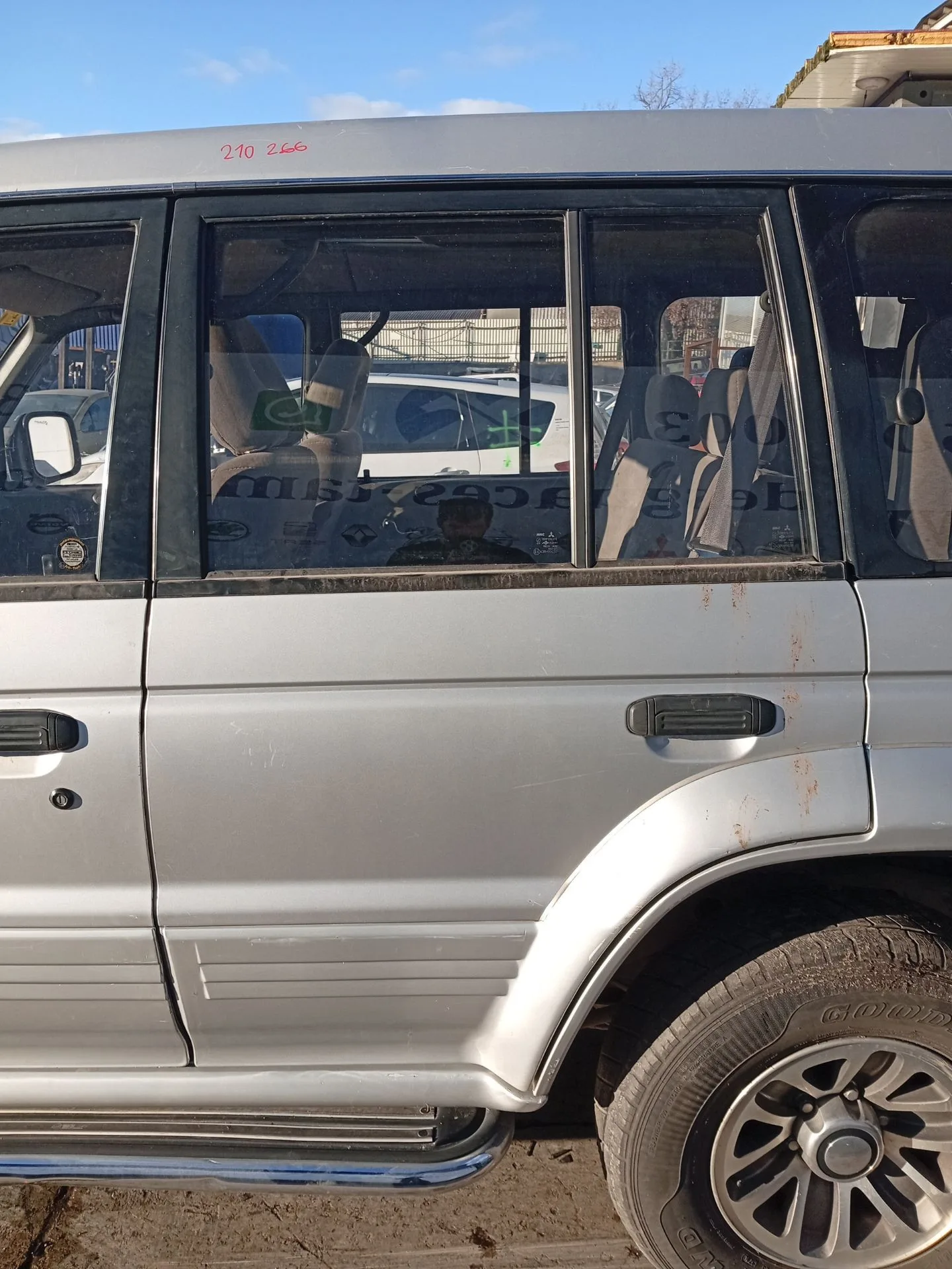 Puerta Trasera Izquierda para Mitsubishi Montero Canvas Top (V2_C, V4_C)
