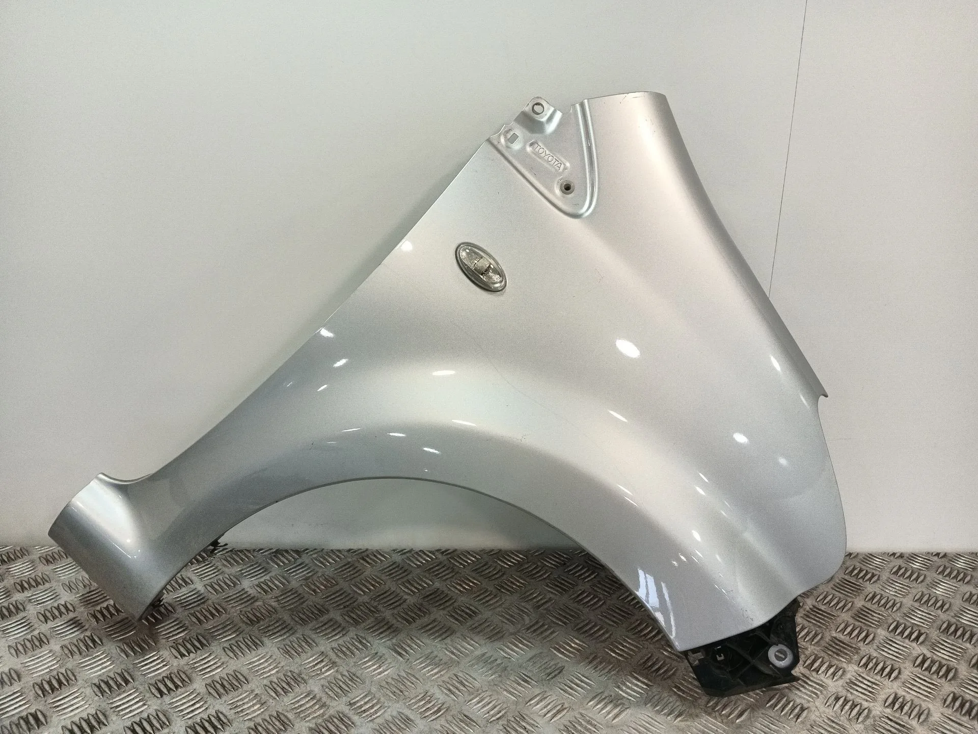 Aleta Delantera Derecha para Toyota Aygo (_B1_)