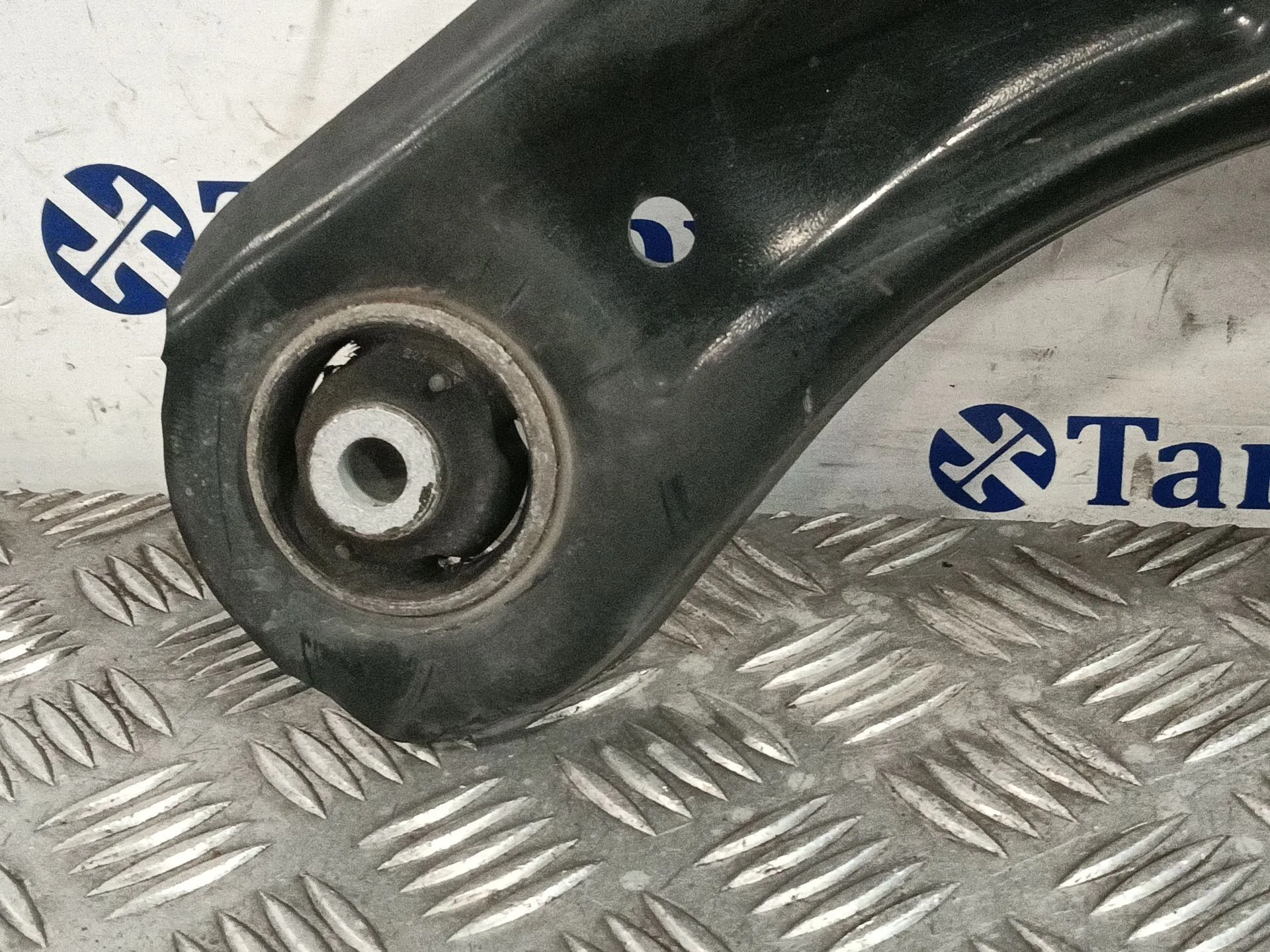Brazo Suspension Inferior Delantero Derecho para Seat Ibiza Iv (6J5, 6P1)