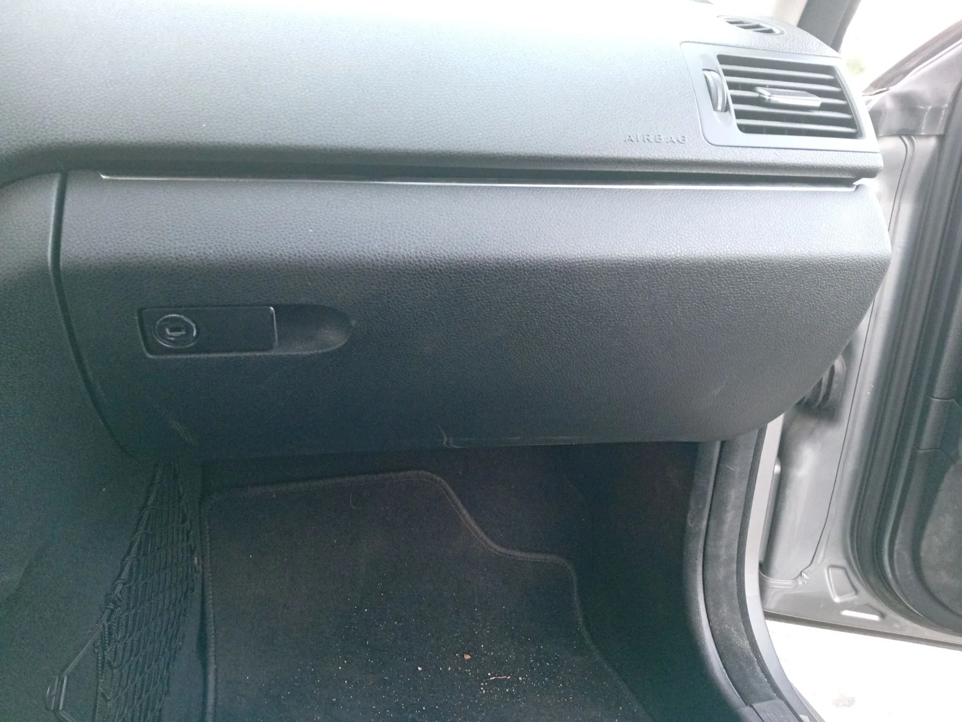 Guantera para Mercedes-Benz Clase C (W204)