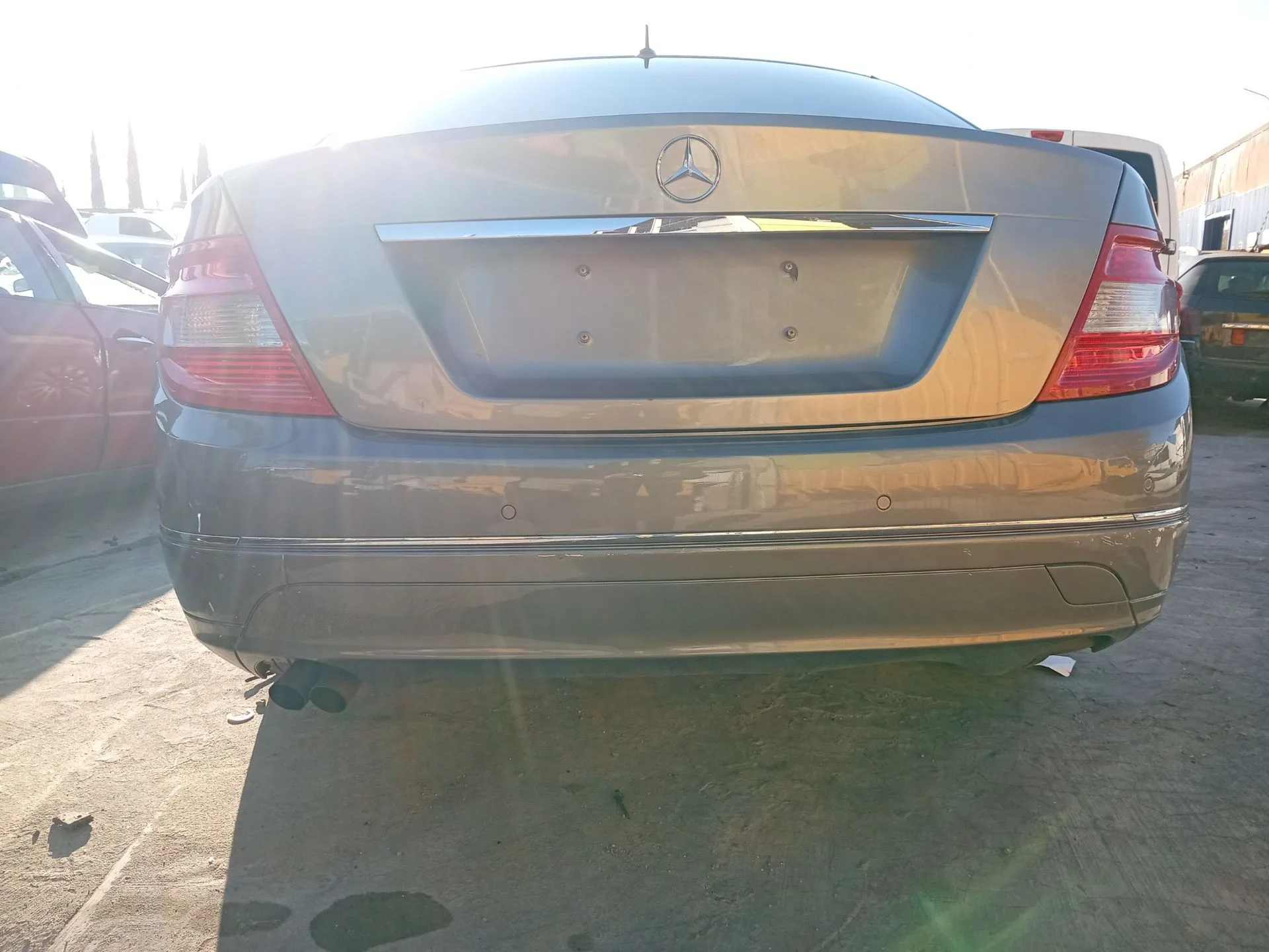 Paragolpes Trasero para Mercedes-Benz Clase C (W204)
