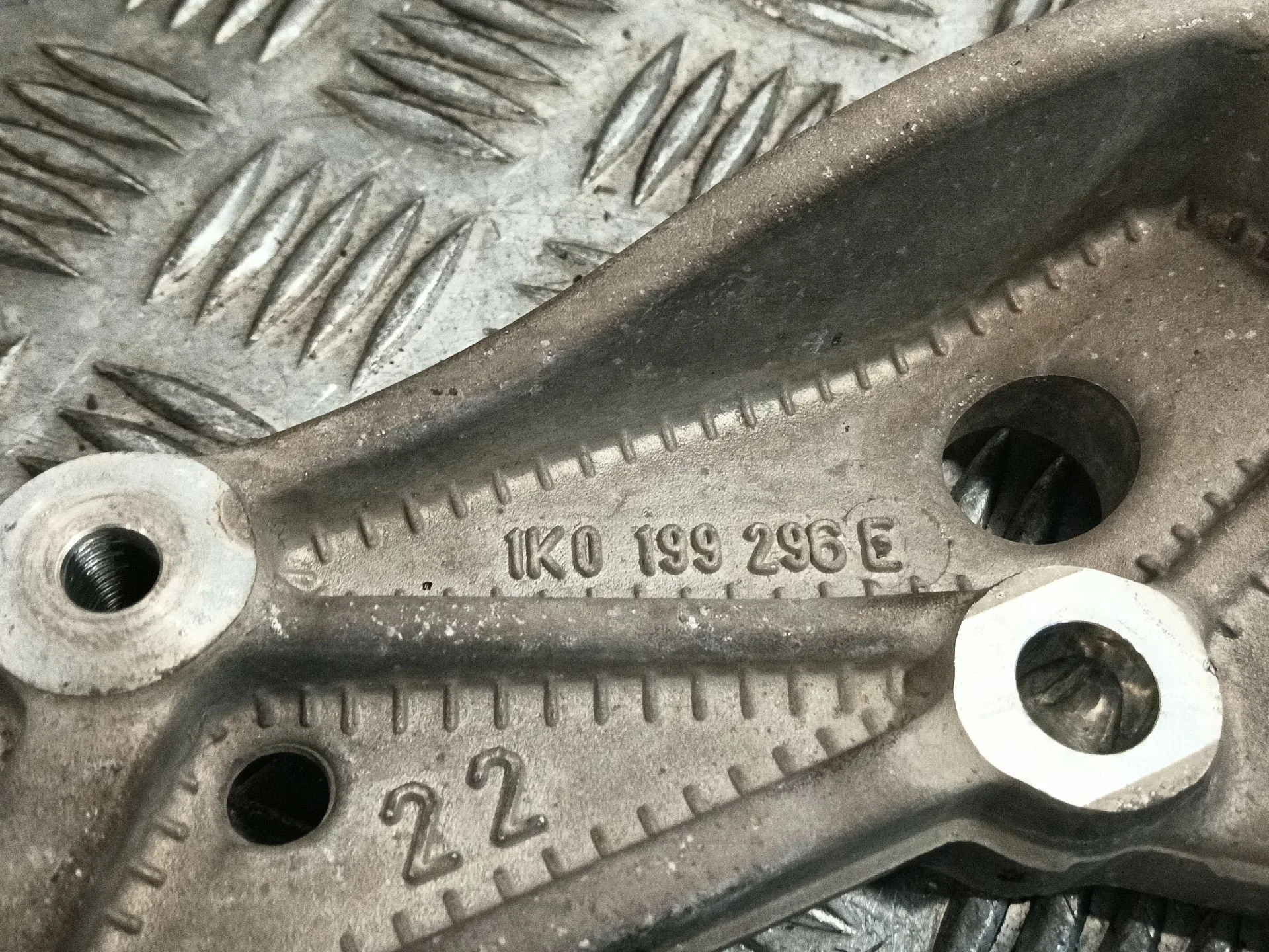 Soporte Brazo Suspension Delantero Derecho para Volkswagen Golf V (1K1)