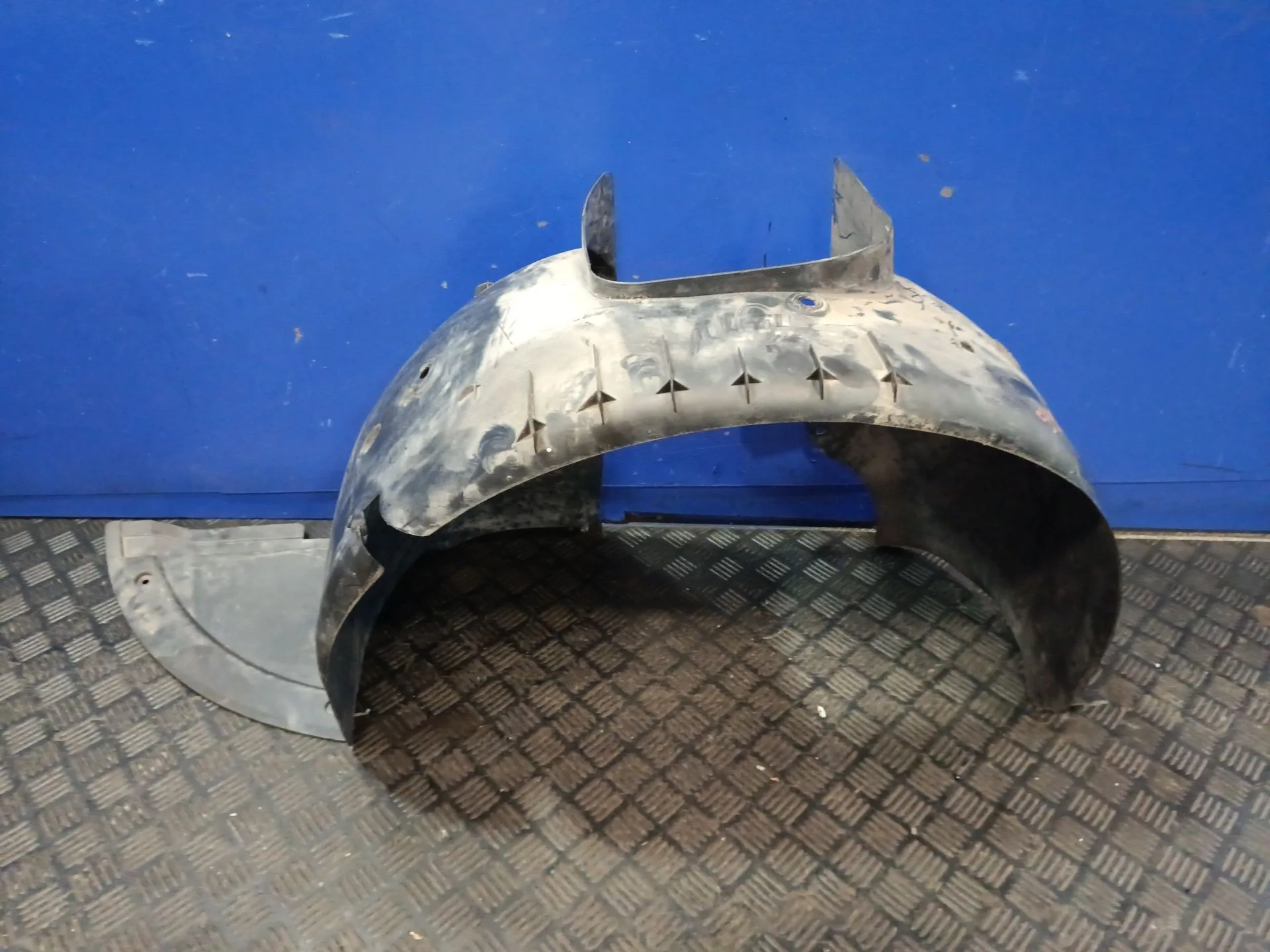 Plastico Paso Rueda Delantero Izquierdo para Peugeot 307 (3A/C)