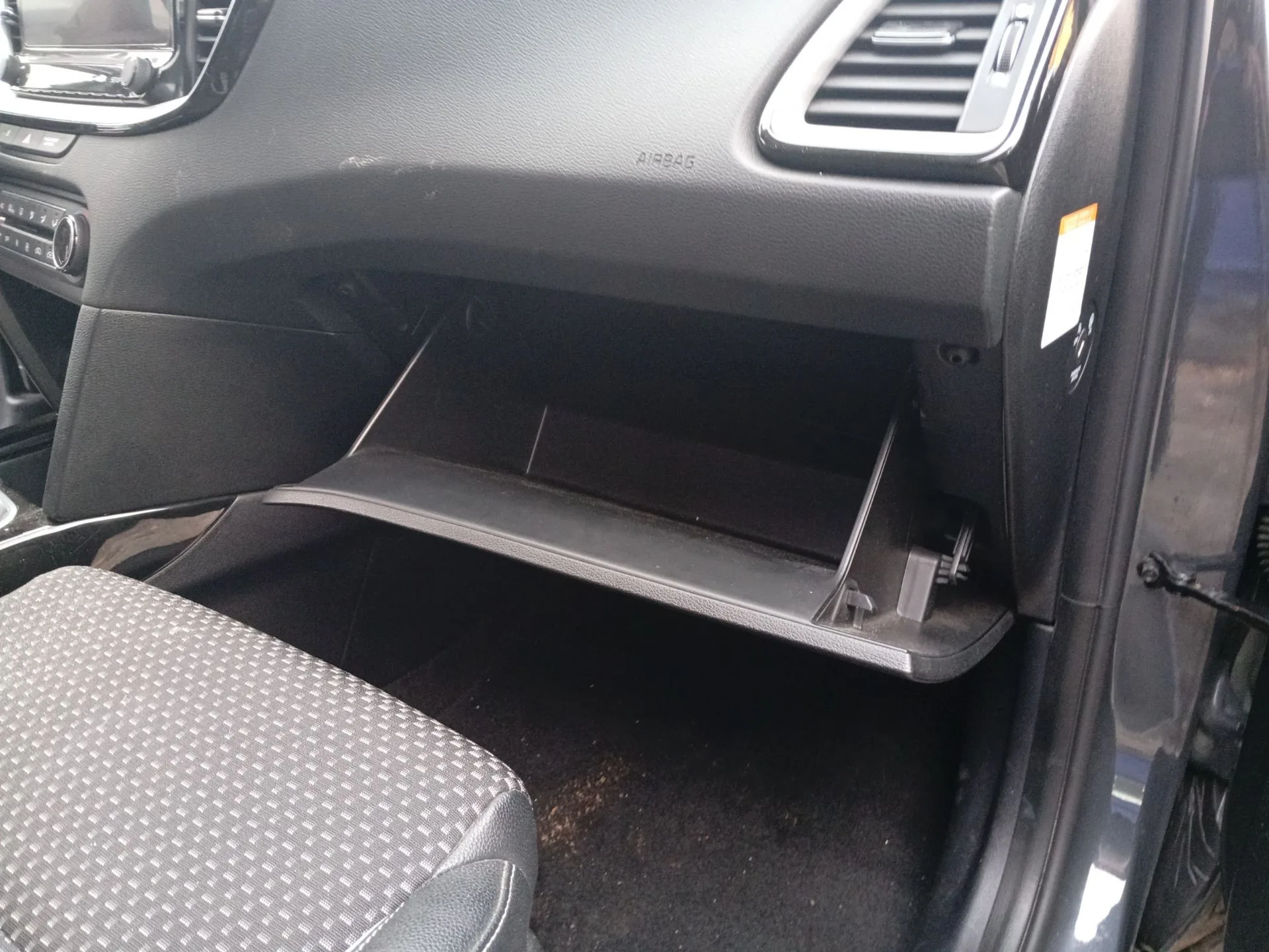 Guantera para Kia Xceed (Cd)