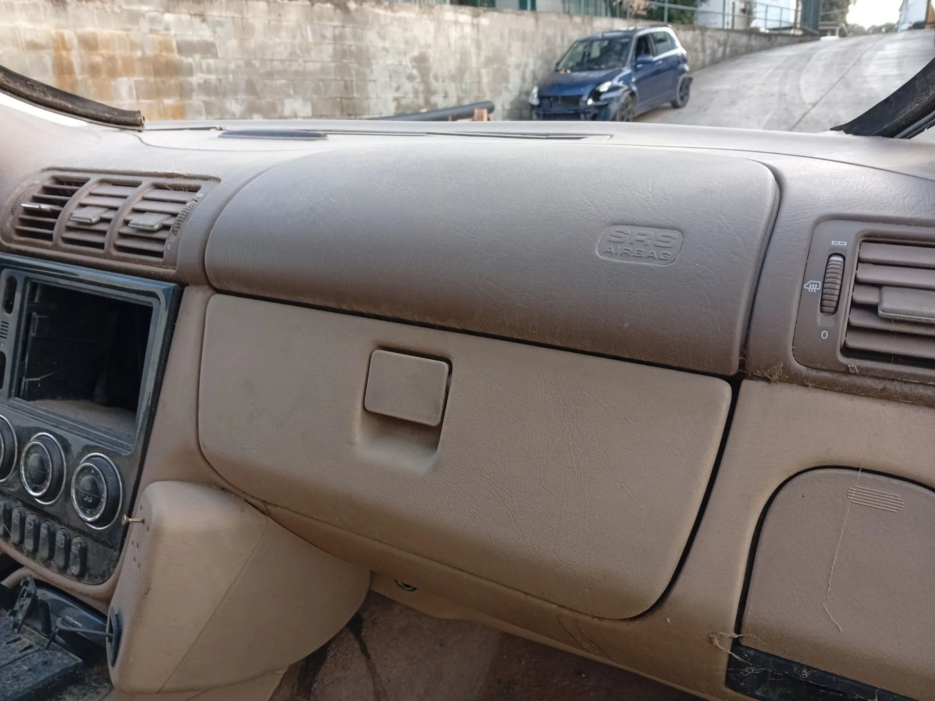 Guantera para Mercedes-Benz Clase M (W163)