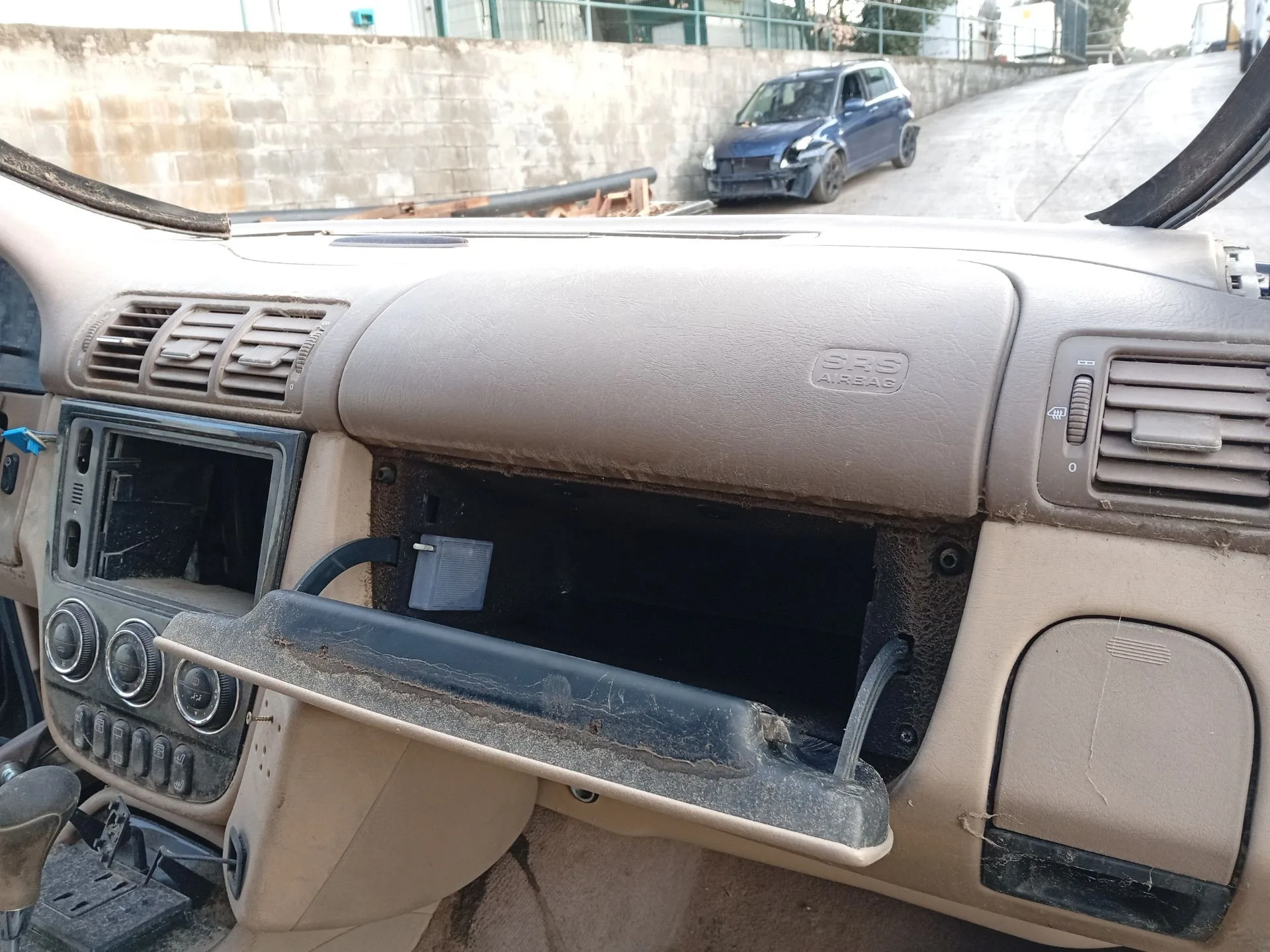 Guantera para Mercedes-Benz Clase M (W163)