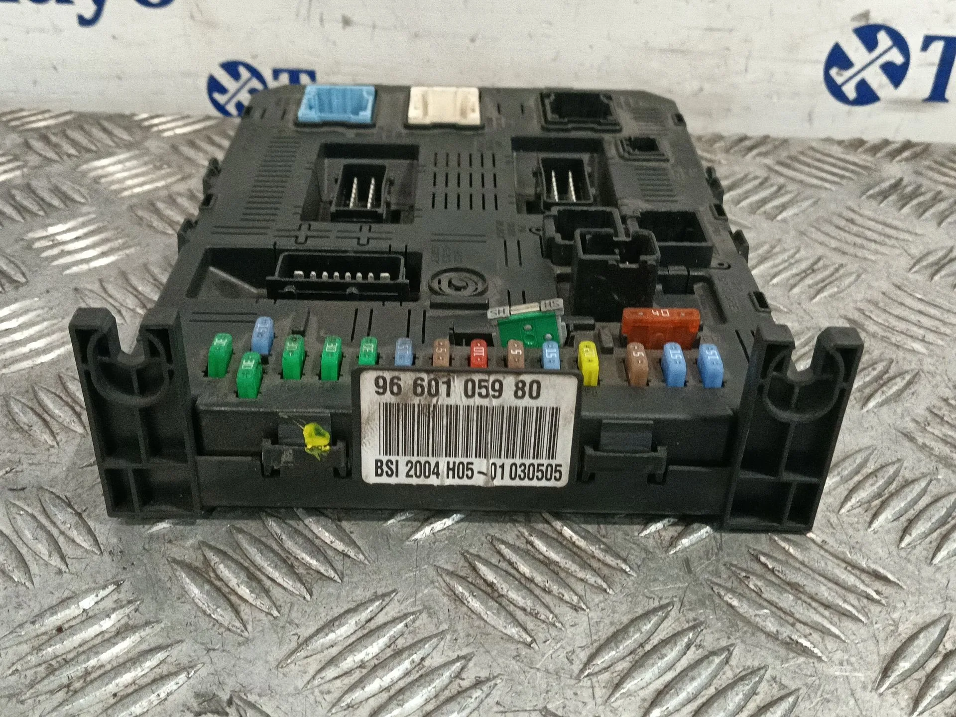 Caja Reles / Fusibles para Citroën C4 Berlina