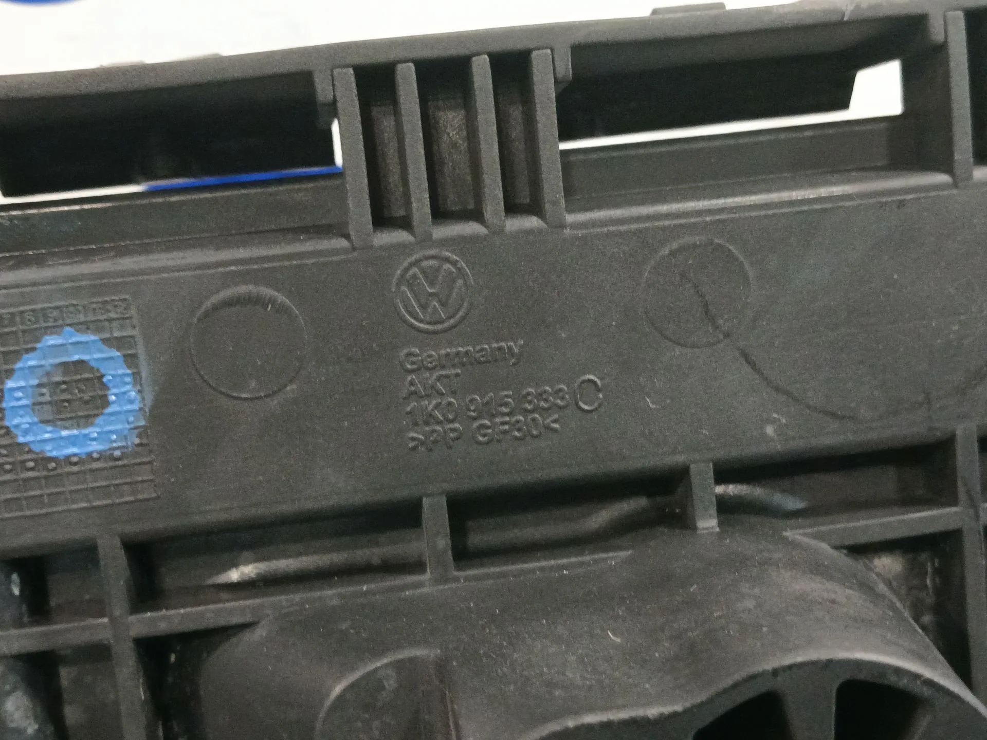 Soporte Bateria para Volkswagen Passat B6 Variant (3C5)