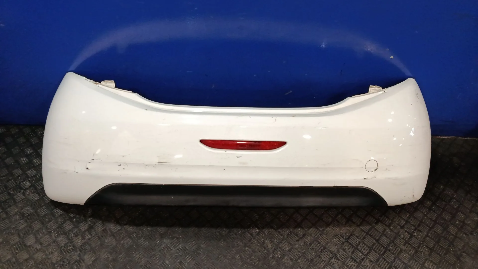 Paragolpes Trasero para Peugeot 208 I (Ca_, Cc_)