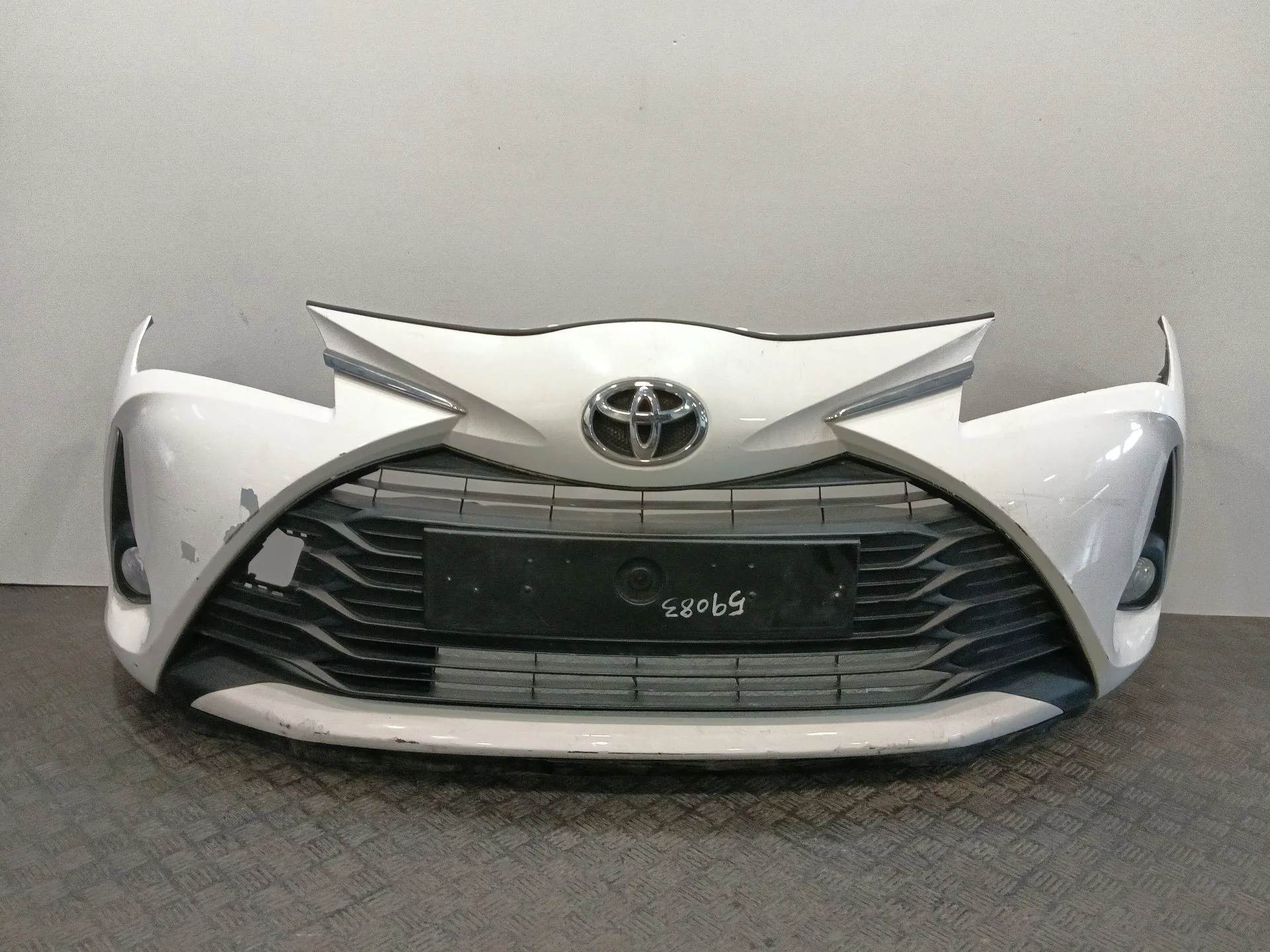 Paragolpes Delantero para Toyota Yaris (_P13_)