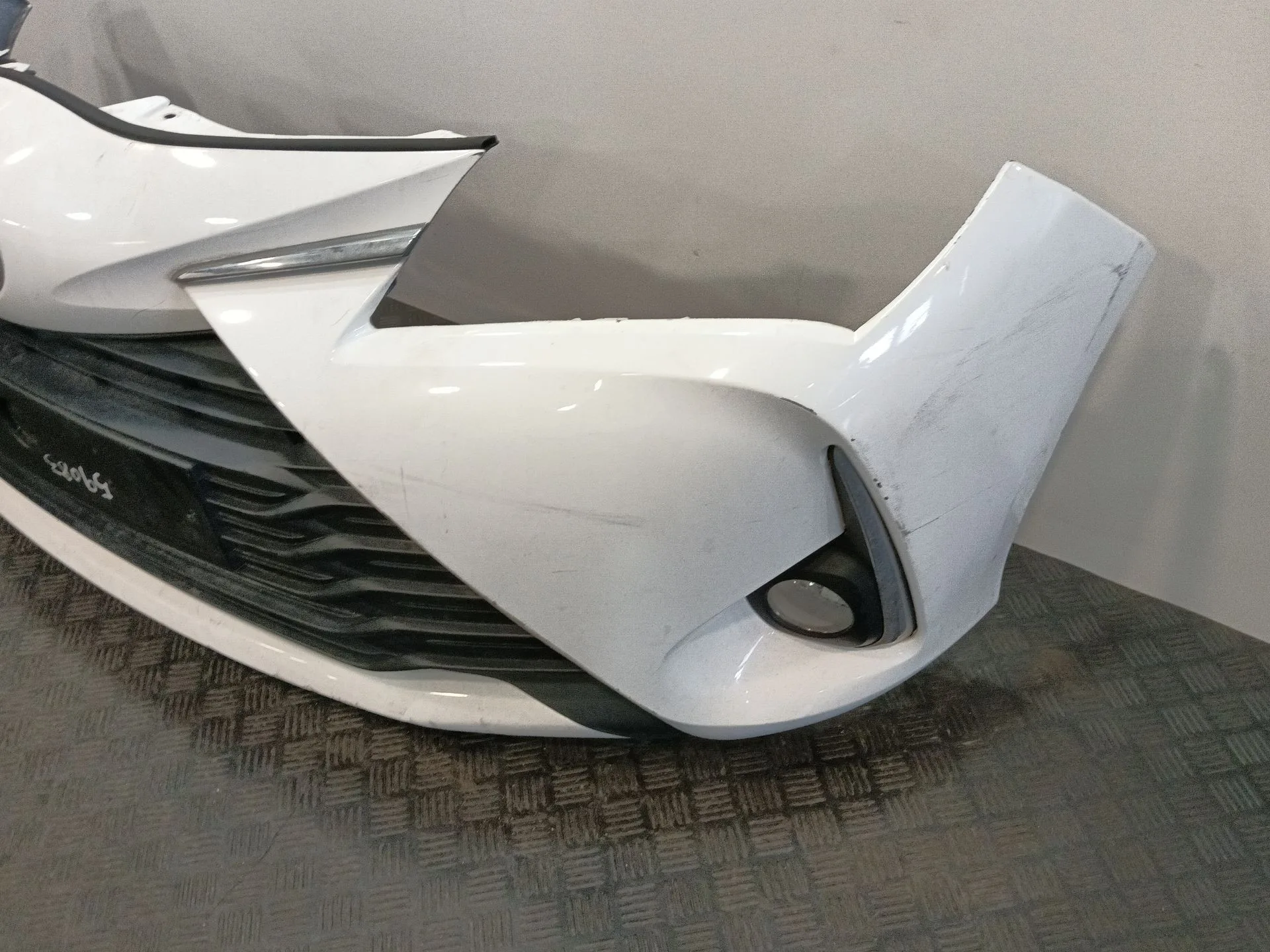Paragolpes Delantero para Toyota Yaris (_P13_)