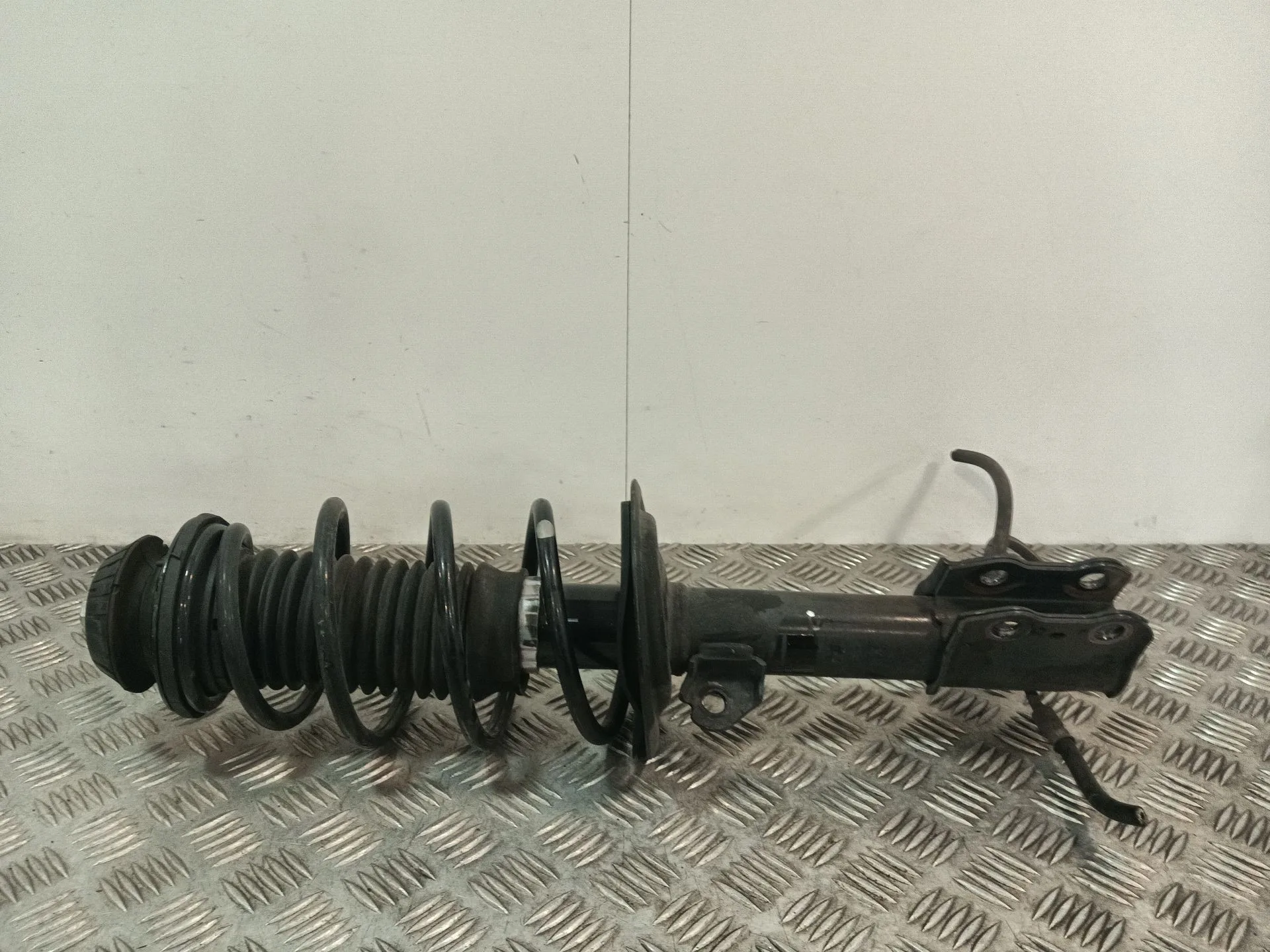 Amortiguador Delantero Izquierdo para Toyota Yaris (_P13_)